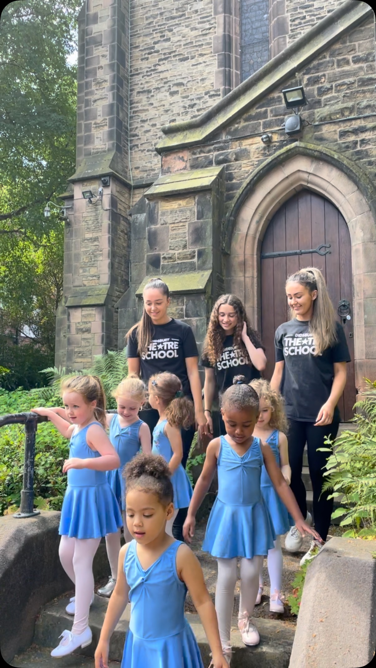 Wholesome Saturday mornings 🫶🏻
#ballet
#tap
#jazz
#dance
#dancelife
#firststeps
#danceschool
#makingmemories
@haletheatreschool
@didsburytheatreschool
@aigburththeatreschool