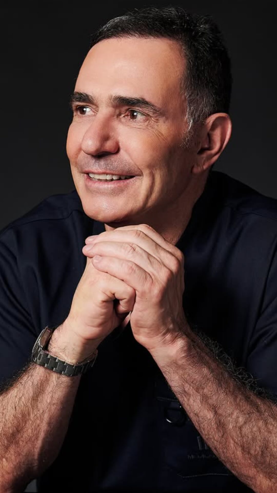 🎬 Behind the scenes with Dr. Philippe Magistretti, because even experts have their moments!
Here’s a little dose of humour straight from the clinic.
Because great results start with great energy (and a few laughs).
😂 Watch until the end, we promise it’s worth it.