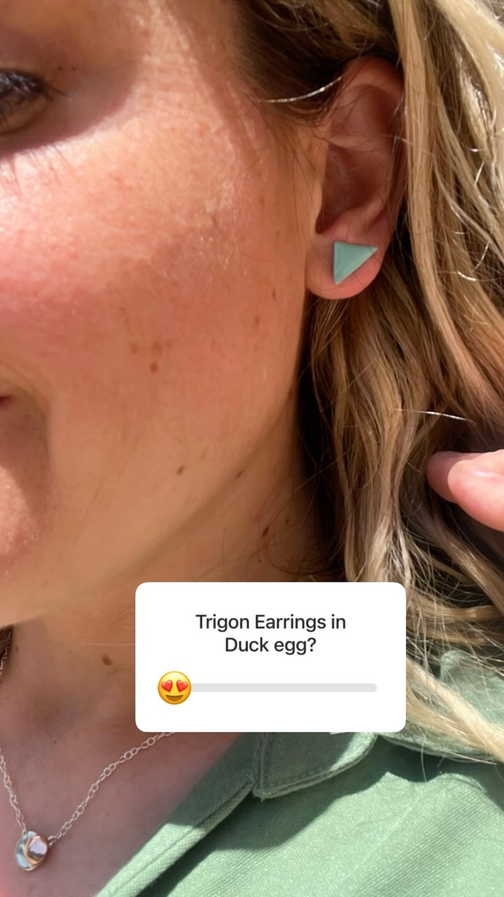 I was sporting a pair of the new Trigon enamel earrings in Duck egg to sports day earlier this week.
A Perfect summer colour ☀️
Who loves the new Duck egg colour?
#sterlingandgold #handcraftedjewellery #silversmithing #supportlocalbusiness