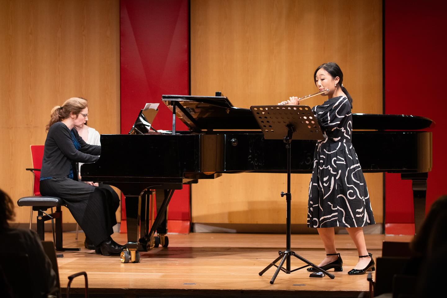 Flötennachmittag for this semester done and dusted! 😌
It was a joy to finally perform the Muczynski Flute Sonata with the incredible Hanna Heinmaa. 🥰✨🌷
📸Carlin from @minim.pictures
.
.
.
.
.
#chambermusic #flute #flöte #fluteplayer #fluteandpiano #flutesonata #flutist #flautist #flautista #flûte #flutography