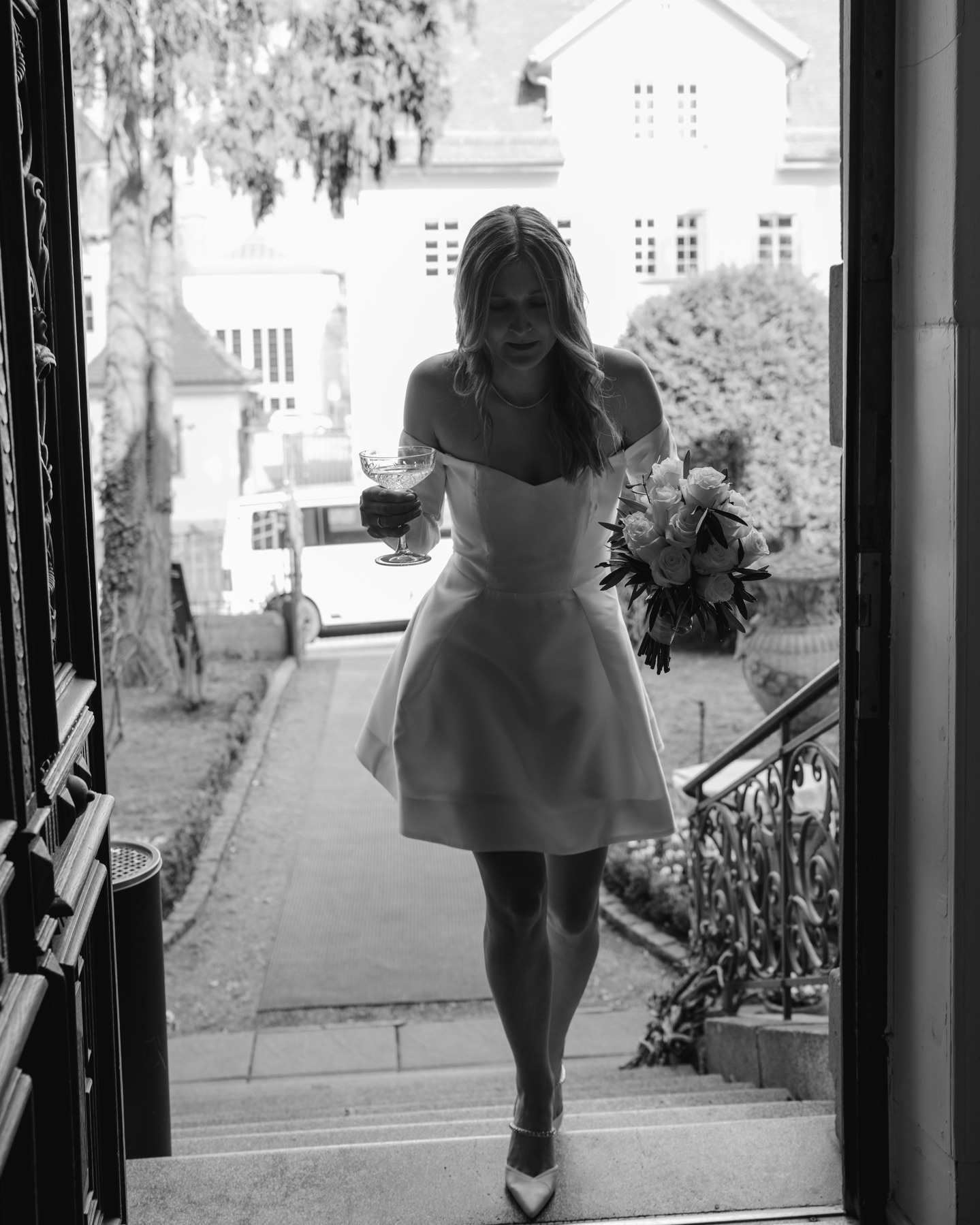 Ich liebe den Villa-editorial Vibe auf diesem Foto von @you_are_mine_storytelling und das Outfit meiner wunderschönen Braut aus dem März.
Location: @hohnervilla
Foto: @you_are_mine_storytelling
#villawedding #weddingphotography #villavibes