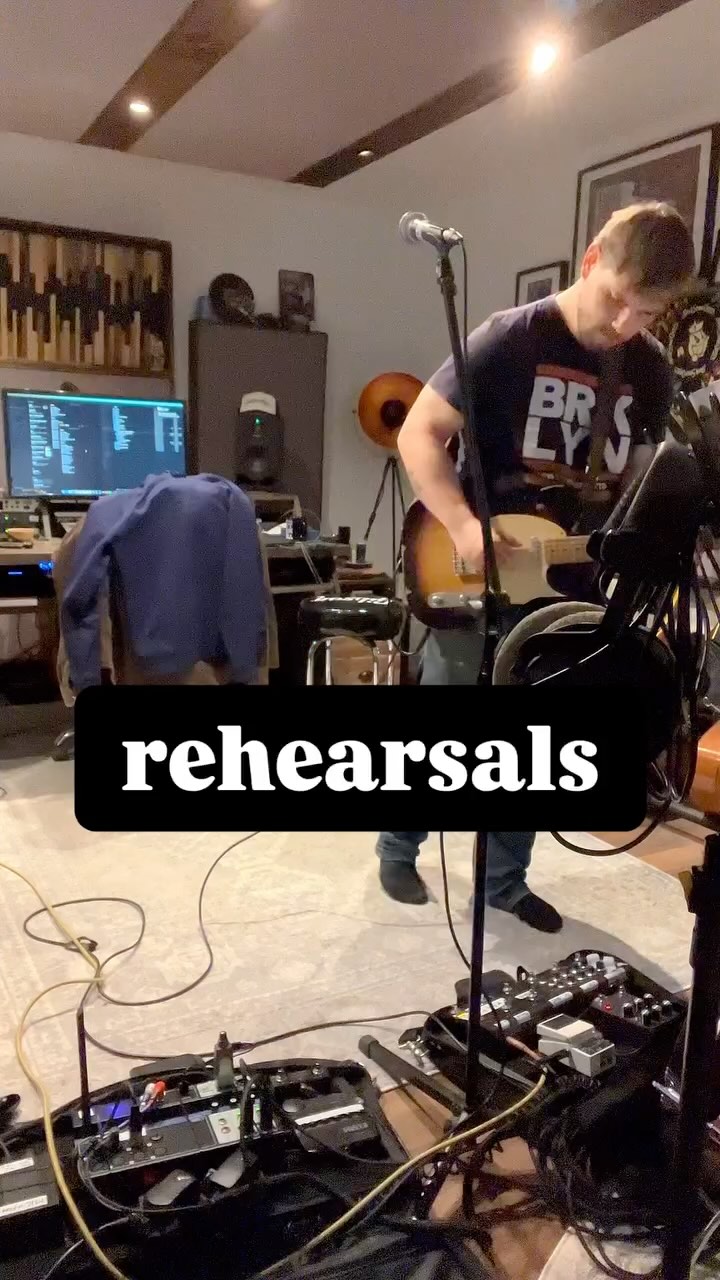 shows are rolling on TODAY! starting in Sinzig tonight. take a look behind the scenes while i’m rehearsing 😎✌️i’ll see you around.
#live #singer #livemusic #songwriter #rehearsals #rehearsalstudio #liveconcerts #guitars #audiostudio #studio #behindthescene