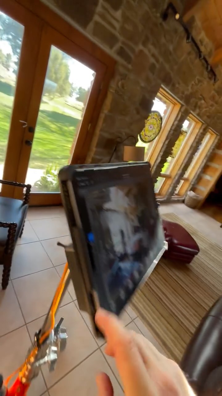 They jelly! @lsdigi_ltd cheese plate for the iPad just ROCKS!
.
.
#production #lovewhatyoudo #marketing #joncahillphoto #betterwhenyoutether #tethertools #therobocup #interiors