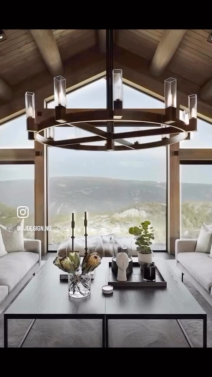 Eksklusiv og unik hytte - med gjennomtenkte løsninger av @ojdesign.no.
Hyttas arkitektur er ikke bare en visuell opplevelse, men en gjennomtenkt opplevelse av komfort, funksjonalitet og nærhet til naturen - et sted der moderne design møter urørt villmark på en eksklusiv måte.
Gjennomgående på vegger og tak er hytta behandlet med Dekorvoks fra Osmo i fargen 3142 Fjell by Oj! En lun farge som fremhever treets naturlige utseende og som skaper en fin helhet i hytta.
#osmonorge #hardvoksolje #dekorvoks #3142fjell #osmo3142 #hytteliv #hyttedrøm #hytteinspo #fjellhytte #interior #hytteinteriør