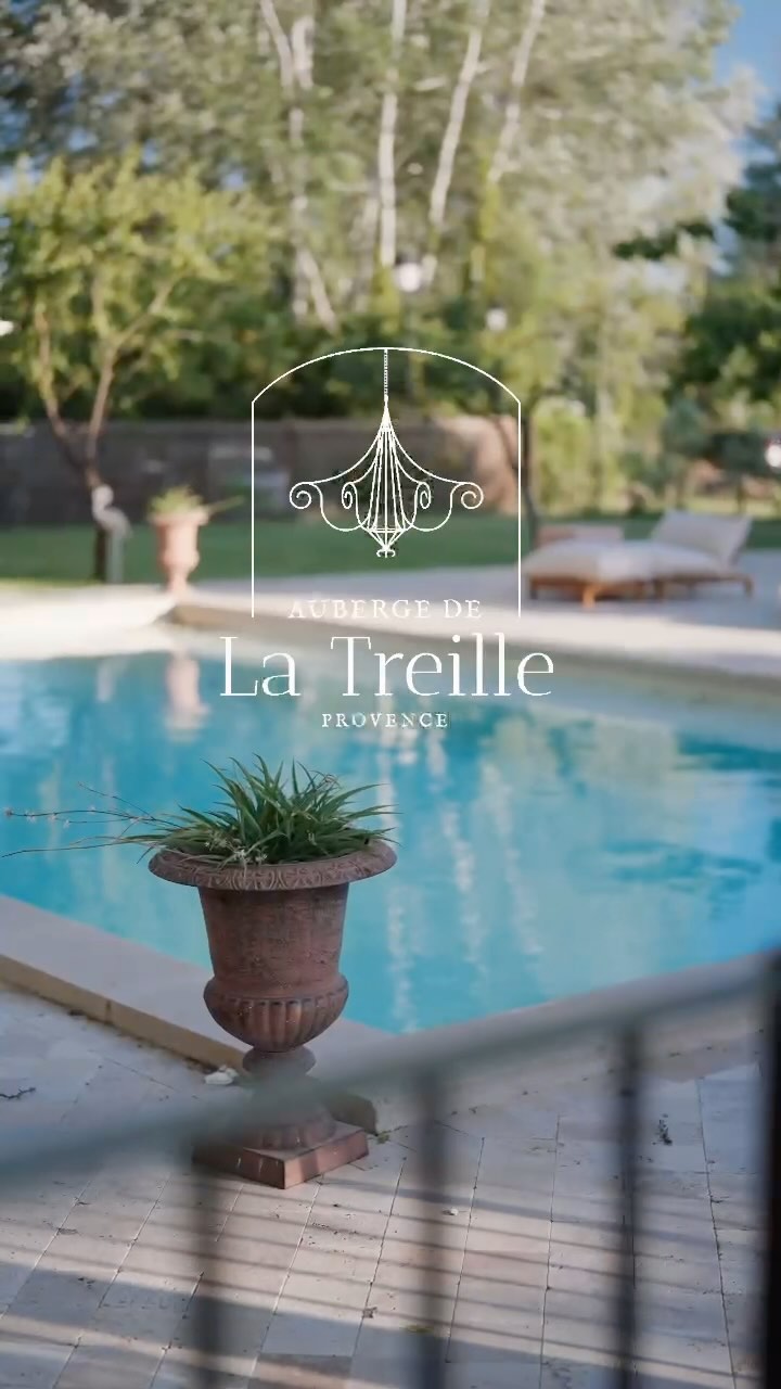 l y a une semaine déjà… ✨
Nous avons eu le plaisir de participer à une soirée mémorable, placée sous le signe des rencontres et de la convivialité.
Grâce à vous, cette soirée a été bien plus qu’une simple prestation : un véritable moment d’échange et de partage.
Merci pour votre accueil, votre énergie, et ces premiers liens prometteurs… Ce n’est que le début d’une belle aventure ! 🍸
Domaine @aubergedelatreille.avignon
Lustres @mathieulustrerie
Décoration et tente @oravis_location
Traiteur @lavallerguetraiteur
Traiteur @helentraiteur
Traiteur @pistouetromarintraiteur
Traiteur Meffre Traiteur
Vin @domaine_chaume_arnaud
Champagne @champagnemarteaux_olivier
Bar à jus @kookabarra_juice
Bar à cocktail @joysevent_
Bar à spiritueux @distillerie_manguin
Agence d’événementiel @agence.po
DJ @roccobonazza
DJ @patsbydj
Groupe de musique @abraco_nova
Photographe @annabelle_photographe
Vidéaste @zshotweddings
#baracocktails#évènementiel#hôtel#servicedeluxe#summervibes#BarÉvénementielLyon#CocktailsMariage#BarMobileLyon#BarmanMariage#BarPourÉvénement#MixologieLyon#BarPrivéLyon#MariageLyon#OrganisationÉvénement#SoiréePrivée#CocktailTime#FêteEntreAmis#InspirationMariage#evenementlyon