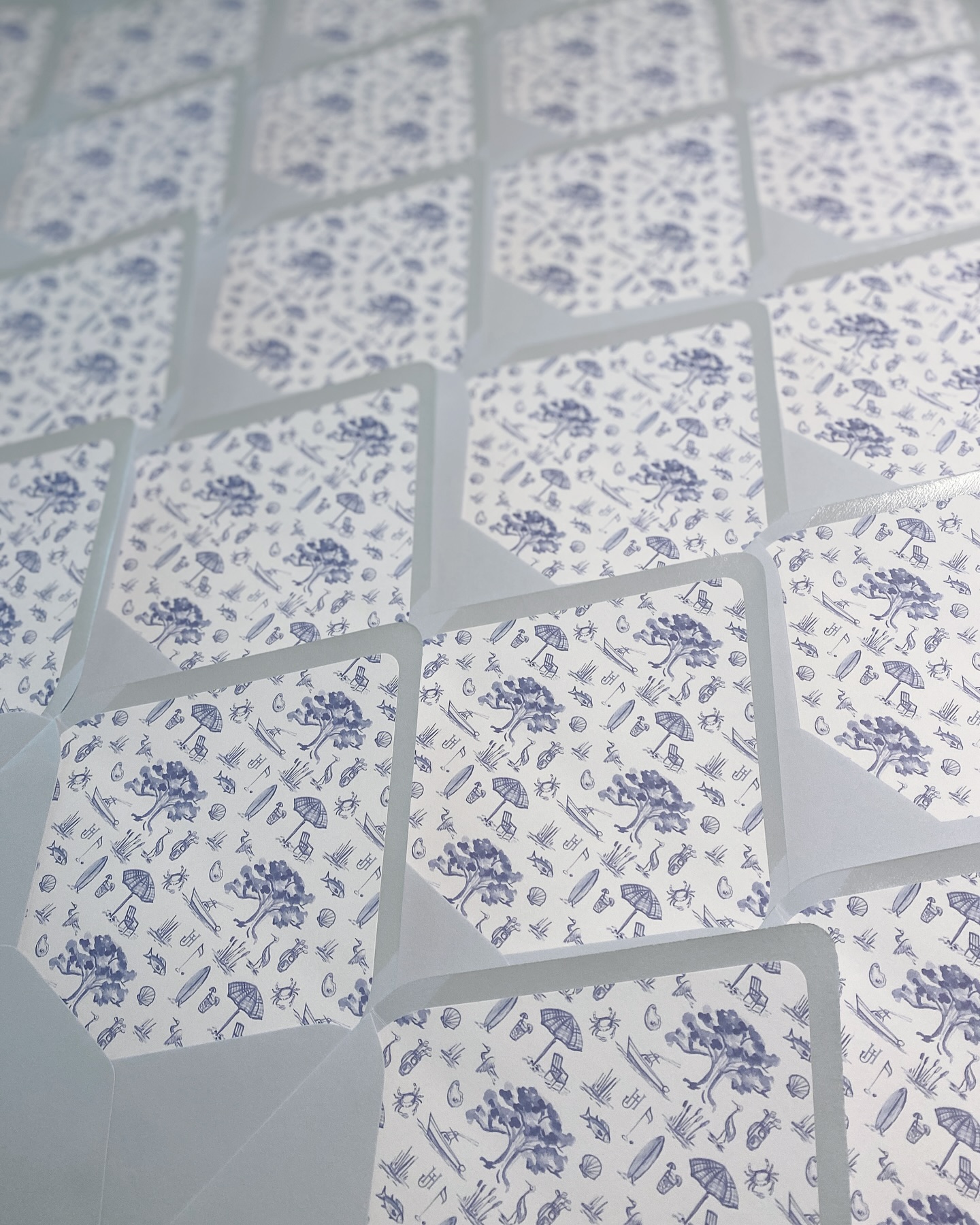 Hope youโre having a fantastic weekend with family & friends and enjoying some of the activities on this custom toile!! Boating, beach time, golfing, surfing, eating oysters, having a crab boil and drinking a Long Island all sound PERFECT now that itโs 90 degrees in New Orleans! Whatโs on your agenda this weekend?!๐๏ธ๐๐ฉต๐ค
#customtoile #toile #bluetoile #toilepattern #wedding #customlinens #envelopes #envelopeliner #watercolor #watercolorinvitation #beachwedding #southcarolinaweddings #pawleysisland