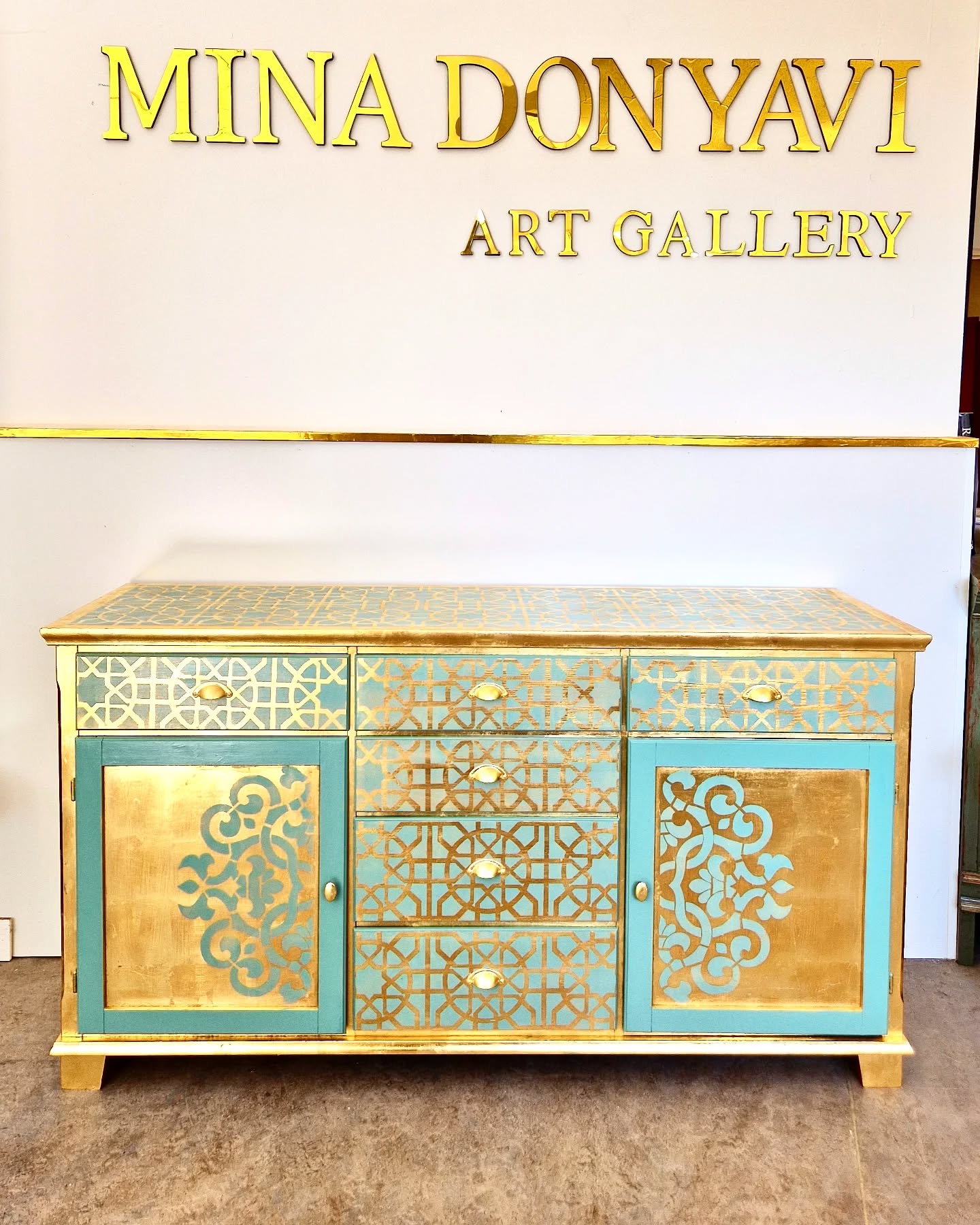 #flipfurniture #goldleaf #recycling #sustainableliving #minadonyavifurniture