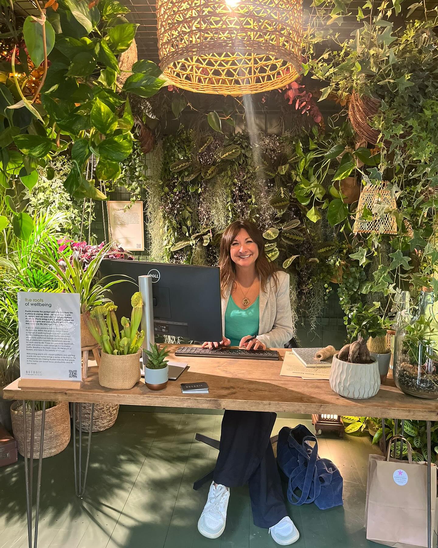 Last week I was lucky enough to go to the Chelsea Flower Show!
I took hundreds of photos so here are some snippets- the planting was inspirational but there was also such a strong theme of dried flower displays across the board.
When I started this journey people didn’t really have a lot of time for flowers that were not fresh, so its really nice to see that everlasting flowers are now being embraced and celebrated at such a high level