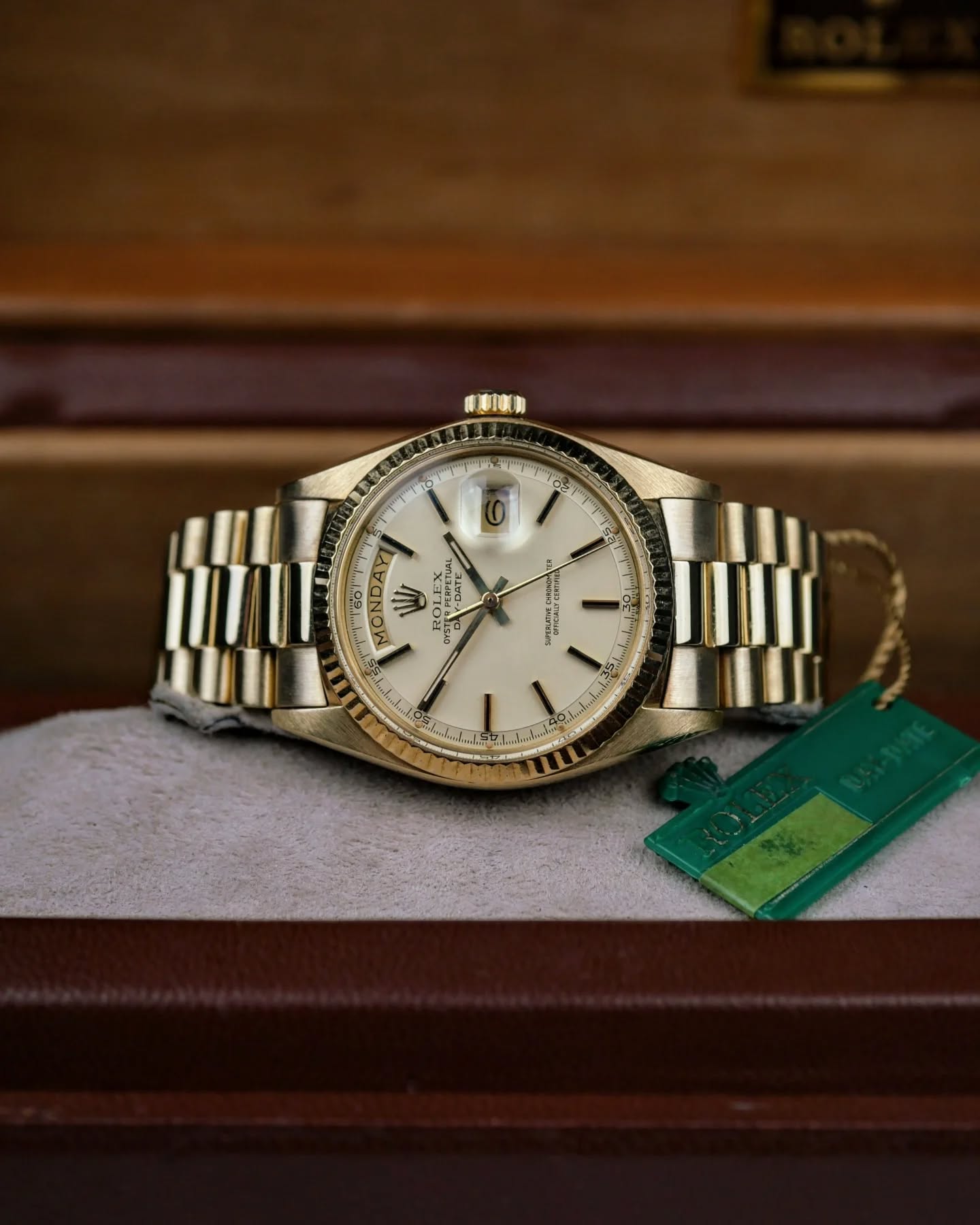 Rolex Day-Date 36
⌚ Ref. 1803
⌚ Full set
⌚ Year: 1974
⌚ 18k Gold
#Rolex #daydate #watch #vintage