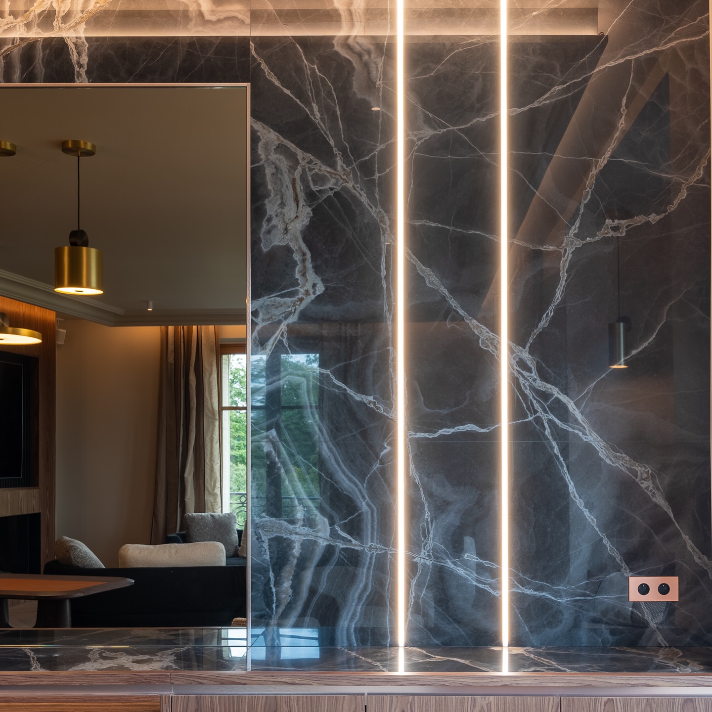 Lorsque nos interrupteurs se fondent dans la beauté des lieux…
@julienbenhamou.fr
#6ixtes #6ixtesinterrupteurs #interrupteur #ateliersdefrance #savoirfaire #artisanat #artisanatfrancais #artisans #architecture #luxe #decorationinterieur #decoration #laiton #inox #interiordesign #interiordecor #interior #faitenfrance #design #knowhow #craftmanship #homedesign #interiorarchitect