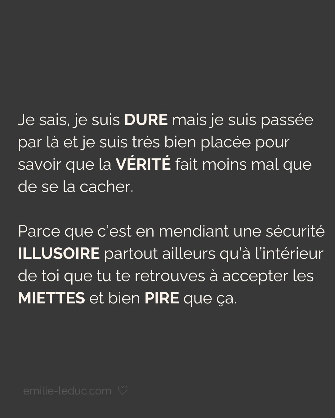 Je rencontre C. en 2021 et le contact passe bien. On prend un verre, il est sympa, drôle, smart, et super gentil. À la fin du date, il propose naturellement qu’on se revoit. Pour ce 2e rdv, il prend les devants, choisi l’endroit etc.
Jusqu’ici, C. semble savoir ce qu’il veut et ça fait du bien.
Mais très vite, je sens que tout ce que je dis est parole d’évangile. Qu’il commence à mettre ses besoins de côté pour coller aux miens. Je le sens perdre de son charme à mesure qu’il tente de me plaire en effaçant subtilement mais sûrement qui il est.
Je prends mes distances, il le ressent et essaye de coller à l’image qu’il croit que j’attends. Je suis refroidie, je quitte la relation avec toutes les questions que j’ai mises dans le post.
Aujourd’hui, je comprends que j’avais besoin de quelqu’un avec un minimum de sécurité intérieure.
Sauf que ça, ça ne se force pas.
LA SÉCURITÉ INTERIEURE NE PEUT SE FEINDRE.
Tu peux porter tous les masques que tu veux, celui de la sérénité intérieure, de la sécurité, de la confiance et de l’estime de soi ne peut se maquiller.
La preuve, toi non plus tu n’es pas dupe.
2 ans plus tard, quand j’ai rencontré mon chéri, il était profondément gentil et attentionné. Mais il avait surtout quelque chose que beaucoup d’autres hommes n’avaient pas et que j’arrivais pas à expliquer.
Mais c’était bien ça. Ce qui m’attirait plus que tout chez lui, c’était sa sécurité propre, sa sérénité intérieure.
Si cela n’est pas présent chez ton/ta partenaire, c’est normal que ça crée un malaise.
Tu es bien placée pour savoir que partager ta vie avec une personne qui en fait trop pour être aimée et validée, c’est épuisant et pas très sexy…
———————————————————————————
Je suis Emilie, thérapeute & coach diplômée spécialisée dans la dépendance affective.
J’aide les femmes qui souffrent de schémas toxiques répétitifs à aimer sereinement et librement, sans plus jamais s’oublier.
#dependanceaffective #manipulation#relationtoxique#addiction#dependance#blessuredabandon#rupture#couple#hypersensibilité#hypersensibles#abandon#perversnarcissique#depression#blessuredelame#amourdesoi#tinder#rencontre#angoisse#solitude#lovecoach#pn#amourdesoi