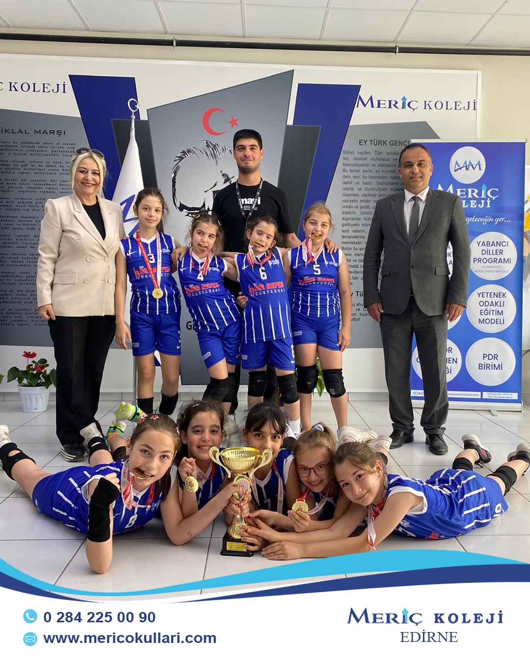 🏆 ŞAMPİYON MERİÇ KOLEJİ! 🏆
2024-2025 Eğitim-Öğretim Yılı Okul Sporları Voleybol Minikler A Kız Takımımız, gösterdiği üstün performans, mücadele ruhu ve takım oyunuyla büyük bir zafer elde etti!
Özel Edirne TED Koleji İlkokulu, Özel Mektebim Koleji İlkokulu ve Özel Filiz Koleji İlkokulu ile yapılan zorlu ve heyecan dolu karşılaşmaların ardından tüm rakiplerini geride bırakarak ŞAMPİYONLUĞA uzanan kızlarımız, bizlere büyük bir gurur yaşattı!
🏐 Minik yürekleriyle büyük bir başarıya imza atan öğrencilerimizi ve bu başarıda emeği büyük olan Beden Eğitimi Öğretmenimiz C.Furkan TUNCER’i yürekten tebrik ediyoruz.
💫 Meriç Koleji ailesi olarak bu muhteşem başarıyla bir kez daha gurur duyuyor, öğrencilerimizin her daim azimle ve başarıyla yollarına devam etmelerini diliyoruz!
Şampiyon takımımıza alkışlar, başarıları daim olsun! 👏👏👏
#MeriçKoleji #ŞampiyonTakım #SpordaMeriç #Gururumuzsunuz