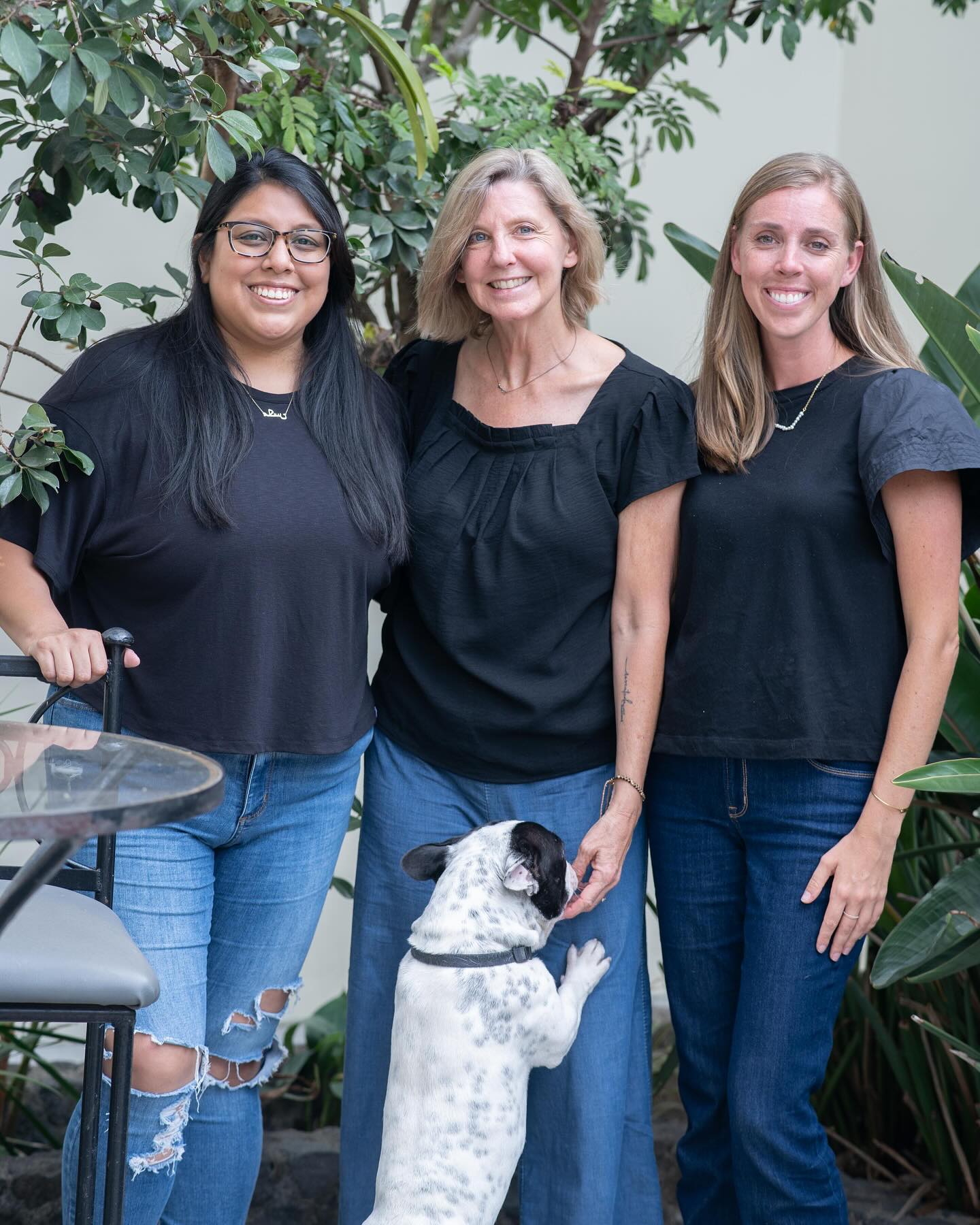 When you show up for podcast recording day accidentally twinning 🎙️Casa de Gracia team is getting truly synchronized over here 👊🏼👊🏼👊🏼