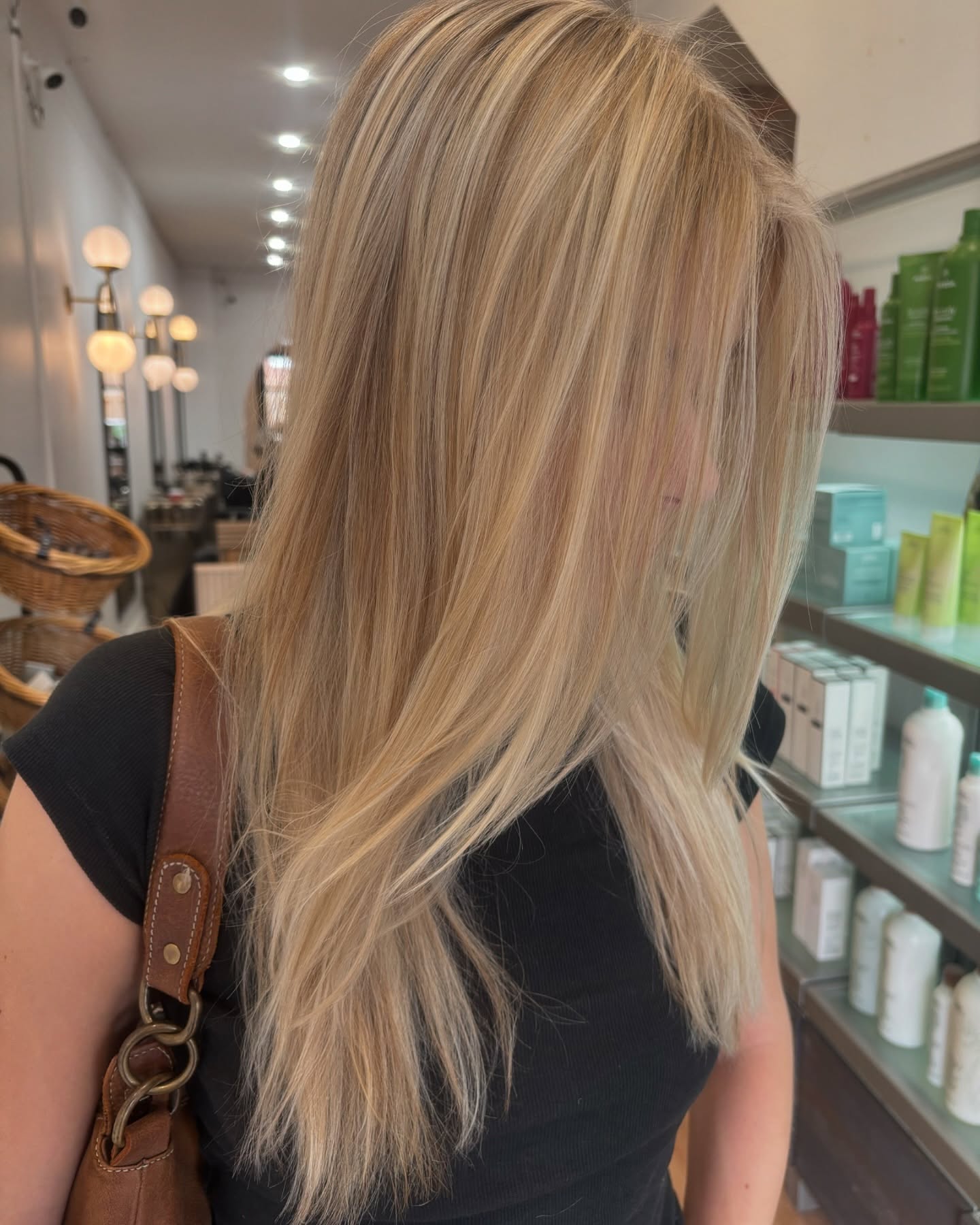 Blonde, bold, and beautifully blended
#BlondeGoals #BlondeTransformation #HairExtensions #SeamlessExtensions #AirtouchBalayage #BlondeBalayage #DimensionalBlonde #AvedaBlonde #LuxuryHairExtensions #SummerBlonde #BalayageMagic #HairInspo #TorontoHair #VerbSalon #HairGlowUp