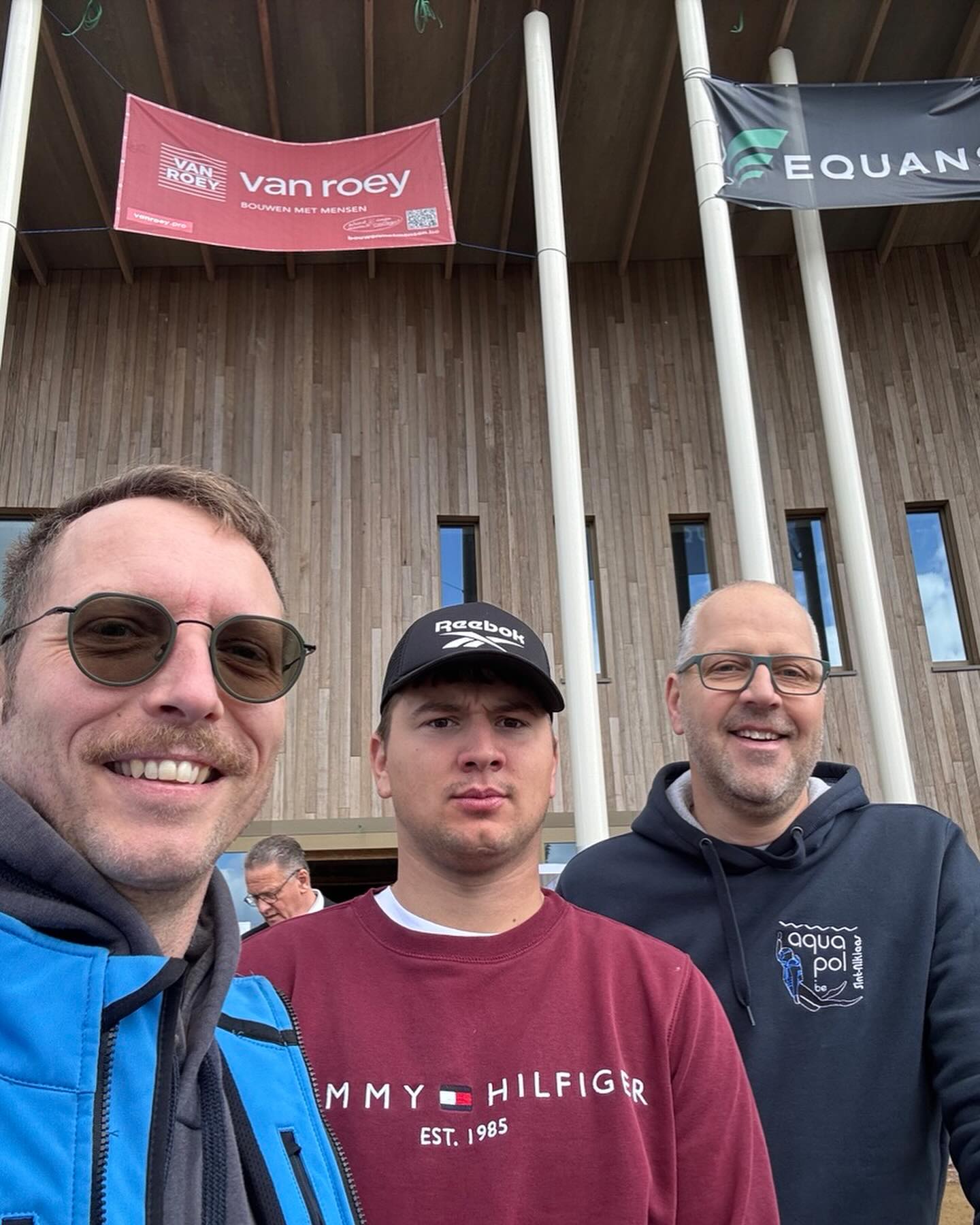 Vandaag kregen we met onze duikclub een unieke blik achter de schermen tijdens de Open Wervendag van het nieuwe zwembad in opbouw! Het was indrukwekkend om de werf van zo dichtbij te mogen bekijken en te zien hoe onze toekomstige duikplek vorm krijgt.
We kijken er alvast naar uit om hier onze eerste duik te maken vanaf februari 2026!
Bedankt aan #sportoase, #vanroey en #embuild voor de uitnodiging en de rondleiding!
#openwervendag2025 #duikinhetavontuur #sportersbelevenmeer #nelos #sintniklaas