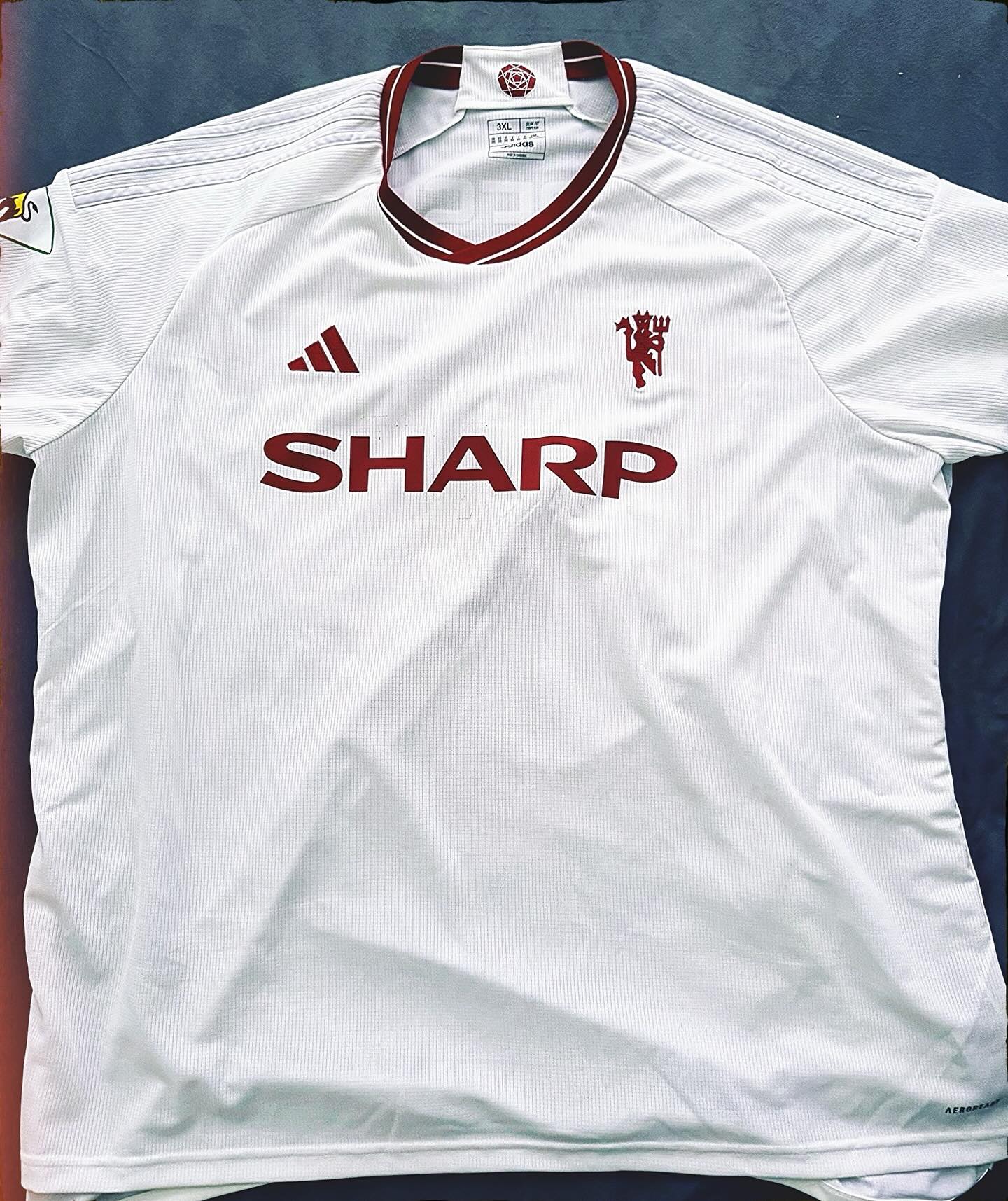 With a few days to commiserate over United's Europa Final dud, I did want to at least show off the my own #jerseyremix that I did for the Final, remixing last season's 3rd jersey with the classic Sharp sponsoring, and a special FTC League Patch.
All the hotness, all the vibes...... to lose to Spurs. 🫥😵😩
And if you want to put a remix on your favorite team's jerseys and hopefully bring the winning vibes with it, hit up your fam so we can sauce your shirt up!
Link in bio!