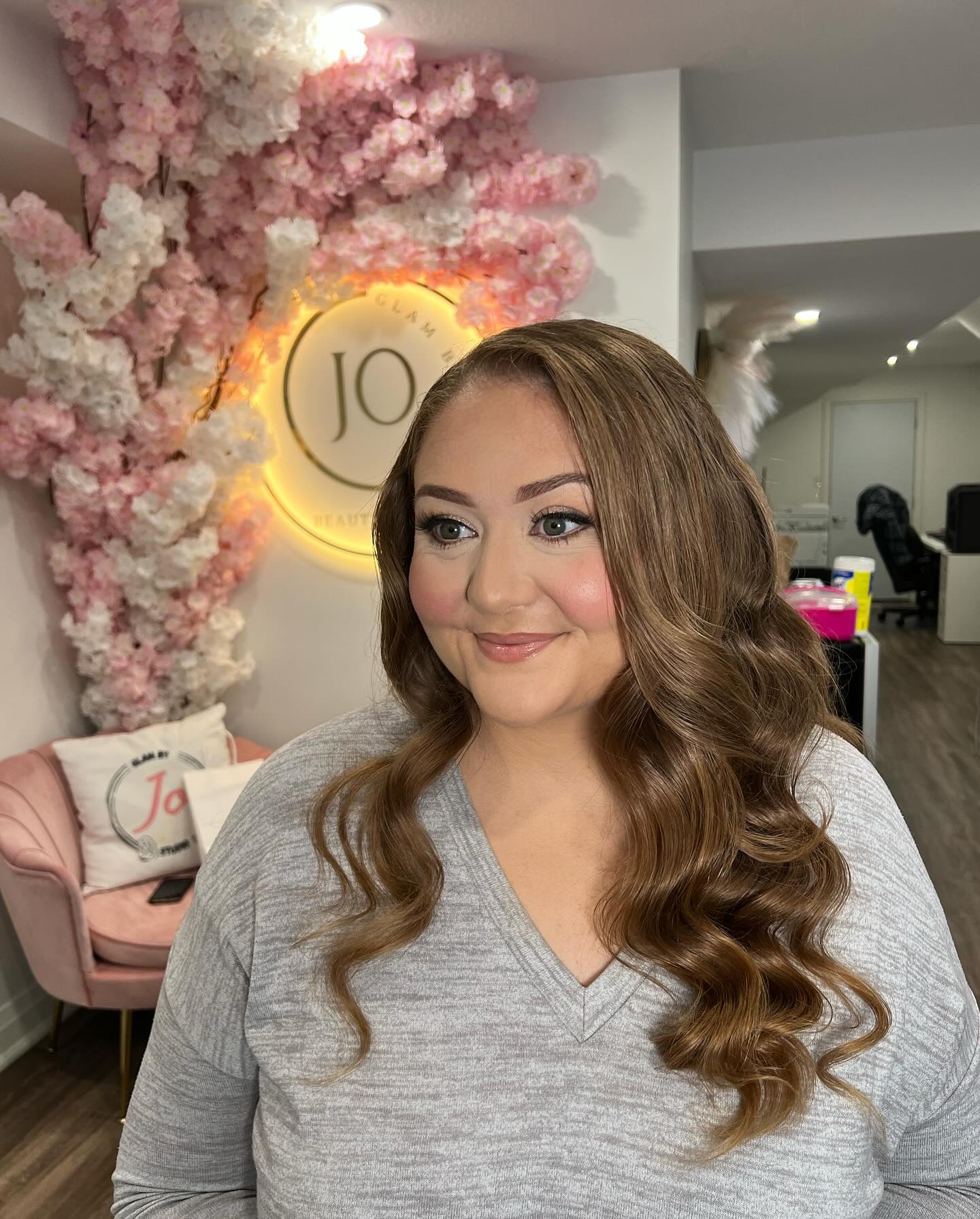 KATIE 😍so beautiful! 🙌🏼
Makeup by @glambyjo__ hair by @stylesbyjulia__
#Hairstyle#bridalhair#engagementhair#haistyle#weddingceremonyhair#threading#waxing#tinting#shaping#beautiful#binbrook#hamilton#gta#makeup#hair#clients#business#charlattetilbury#tooface#hudabeauty#fantybeauty#nyx#stilla#loreal#laneige#makeupbymario#makeup#wedding#love#creatingmemories