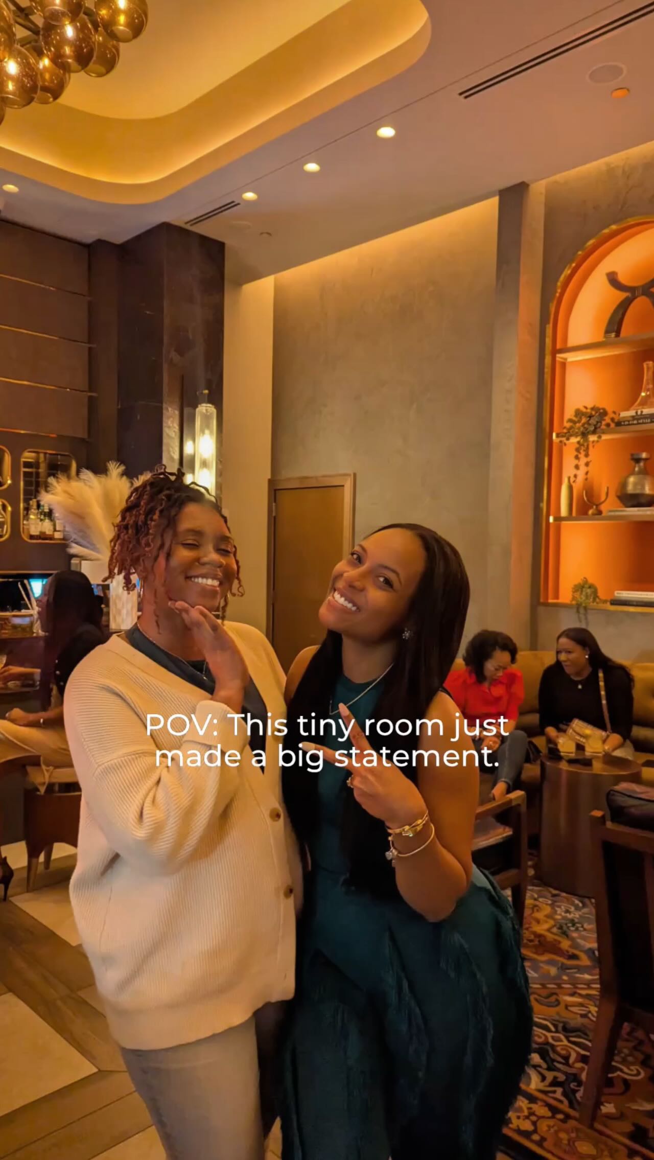 This powder room pulled up in pattern, texture, and full personality. Even the smallest spaces deserve their main character moment.
Thanks to @thibaut_1886 for the gorgeous Orleans Apricot & Ginger wallpaper💕.
Designed in collaboration with @sourceatl @kingdomwoodworks @waterworks
#PowderRoomGoals #ShowhouseStyle #DesignedToWow #bathroominspo #residentialdesign #atlantadesigner #powderrooms #powderroomdesign #designinspo #seshowhouse25
