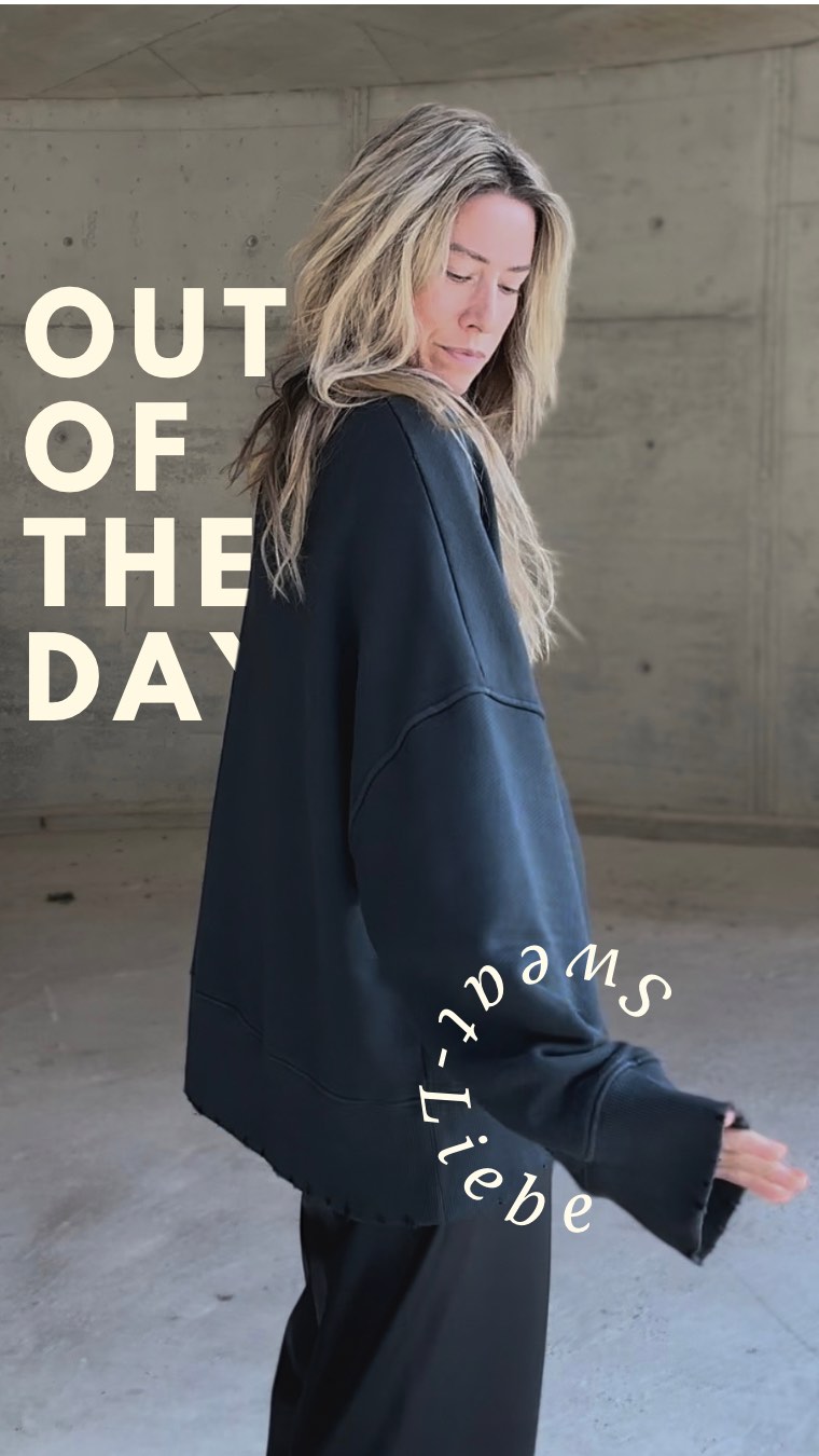 Shades of black & grey 🖤🩶
Noch im Shop in letzten Größen erhältlich⤵️
🪩 Distressed Sweatshirt
🪩 Fearless Printed T-Shirt
🪩 Snake Mules
#ntk #nexttokate #whatkatewore #whatkatewears #kateslook