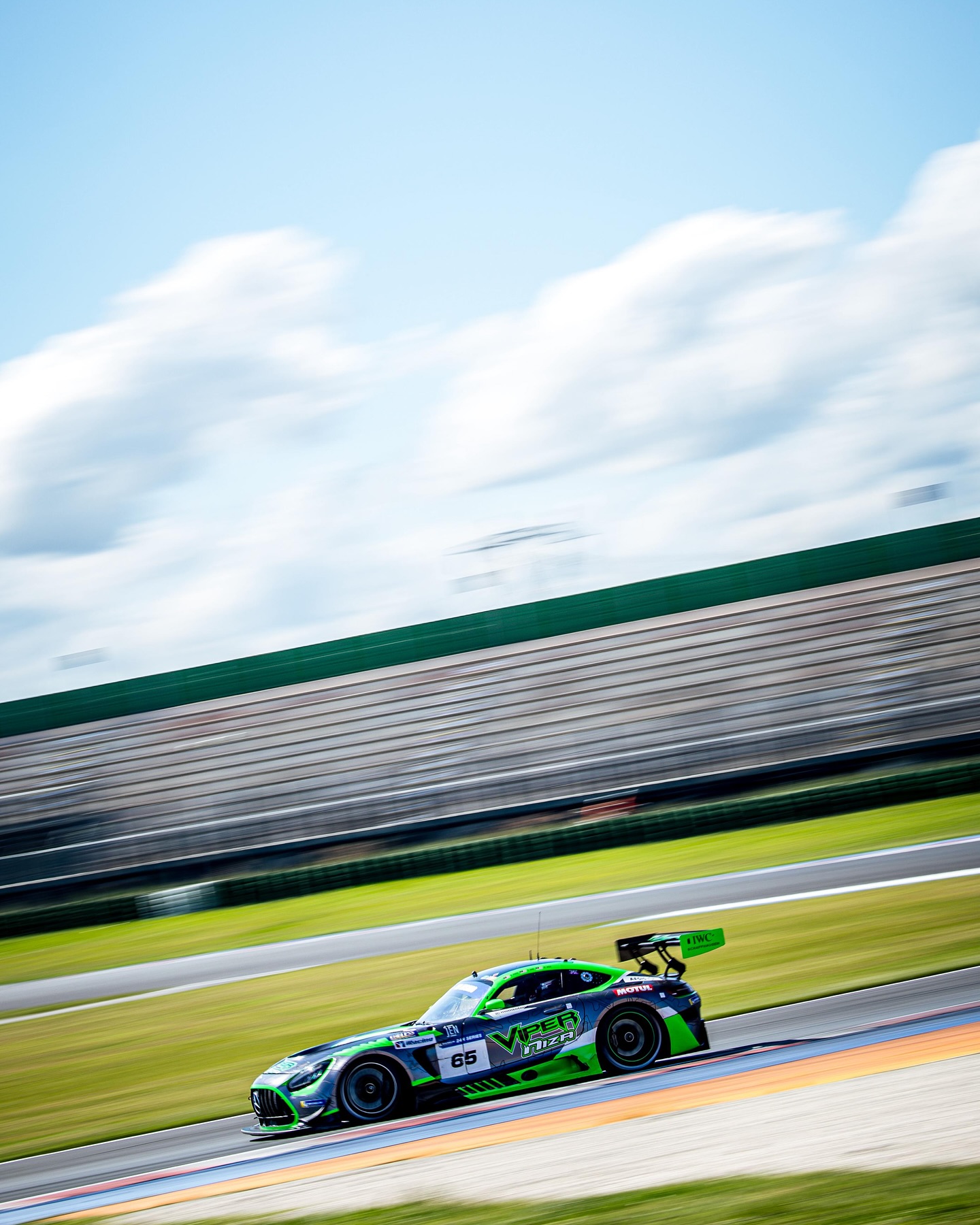 Not the result we wanted but still good points for the championship! Thank you to the boys at Viper Niza Racing, Duarte and my team mates Douglas and Dom for the weekend! Also not forgetting our sponsors Momentum, Motul, IWC and Jen! Let’s push for the next race at Paul Ricard!
#mercedesamg #vipernizaracing