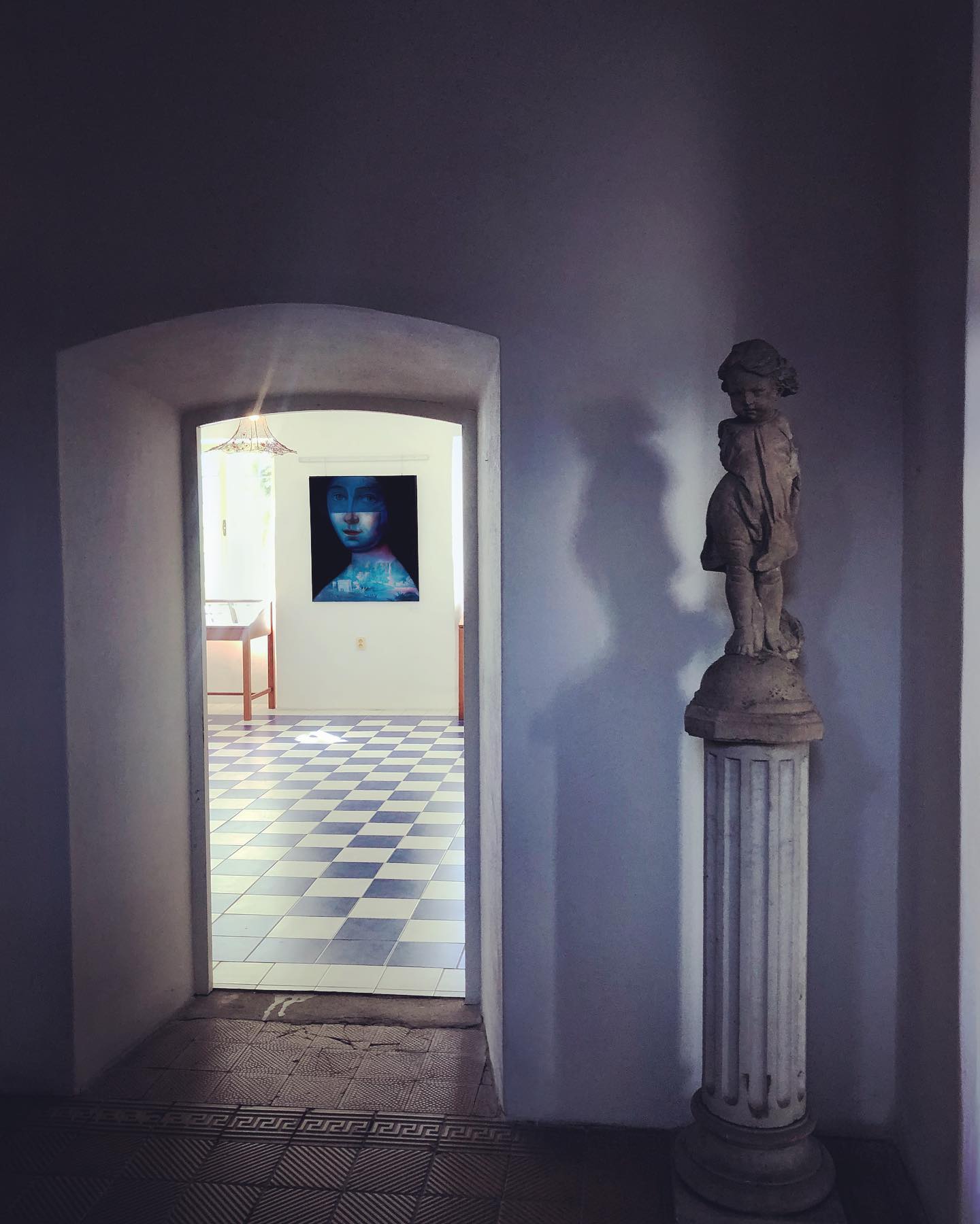 #zamekdobrohor
🩵Zladili sme sa, modrá atmosféra s modrým obrazom
#surrealpainting
#womaninart
#womanartist
#bluepainting
#boatonpainting