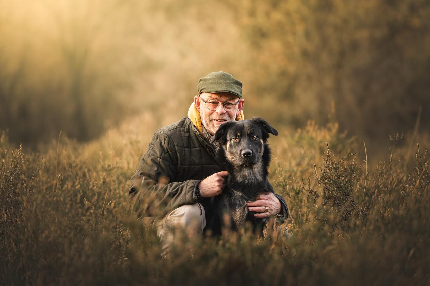 𝘝𝘰𝘰𝘳 𝘥𝘦 𝘭𝘪𝘦𝘧𝘴𝘵𝘦 𝘩𝘰𝘯𝘥𝘦𝘯𝘱𝘢𝘱𝘢’𝘴! 🐕
Na Moederdag staat ook Vaderdag alweer voor de deur — dé kans om ook de allerliefste hondenpapa eens in het zonnetje te zetten! 🌞
Ken jij of ben jij een (honden)papa die zijn hond ziet als zijn beste maatje? En door weer en wind gaat om zijn hond de leukste wandeling te bezorgen?🐶
Verras hem dan met een cadeaubon voor een fotoshoot vol lol, liefde en waardevolle herinneringen! 📸
Perfect voor Vaderdag of gewoon omdat hij een fantastische hondenpapa is.
Een cadeaubon is al verkrijgbaar vanaf €25 💌
Stuur me gerust een berichtje bij interesse!
#vaderdag #cadeautip #hondenpapa #herinnering #hondenfotografie