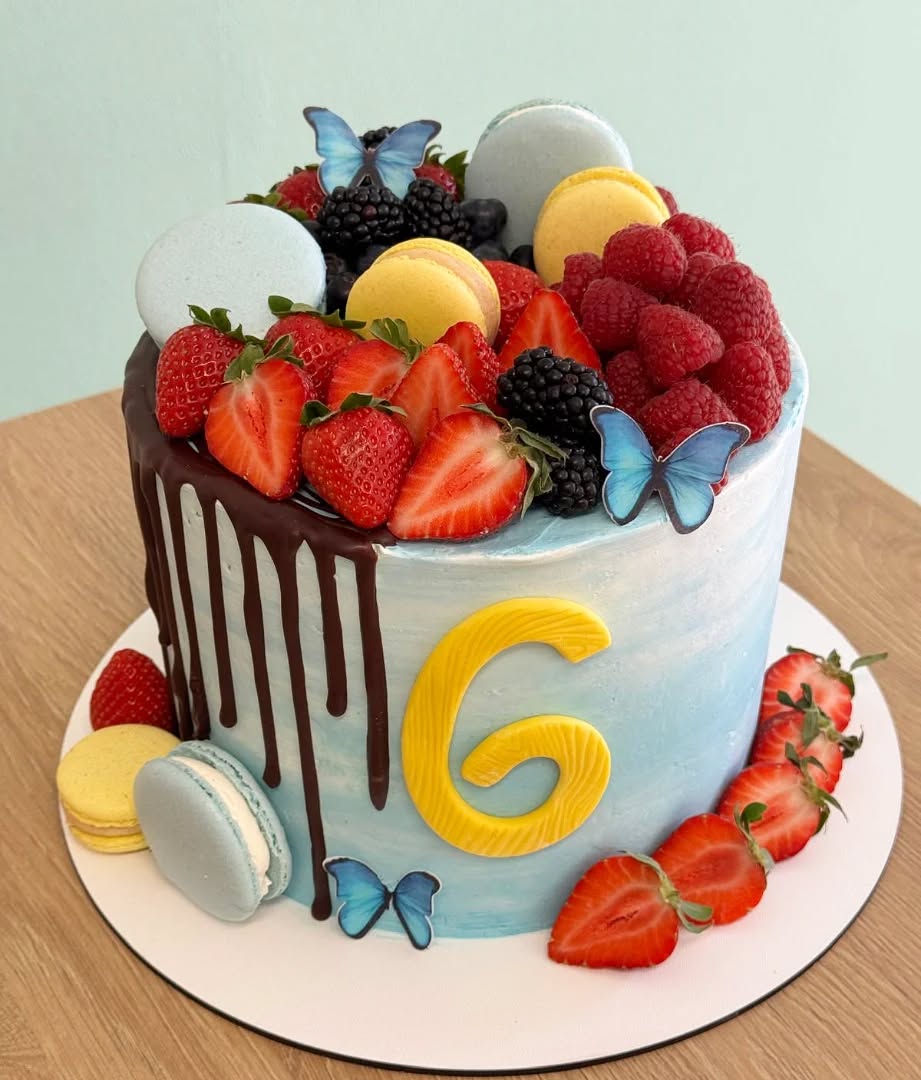 Narozeninový dort #birthdaycake #ovocnydort #narozeninovýdort#sladkepohladi