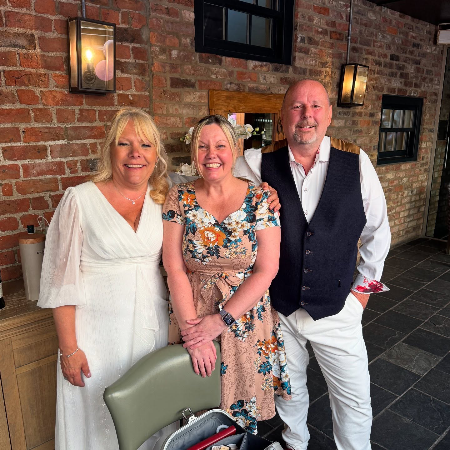 Lovely midweek wedding in York 😍
I met this gorgeous couple last year when I was booked to do my show for a fabulous 80th birthday party and they asked me if I would do it again at their wedding.
How could I refuse?? 😂😍😍
My one hour show is perfect for a more intimate wedding, up to around 30/40 guests and really works to bring everyone together ♥️