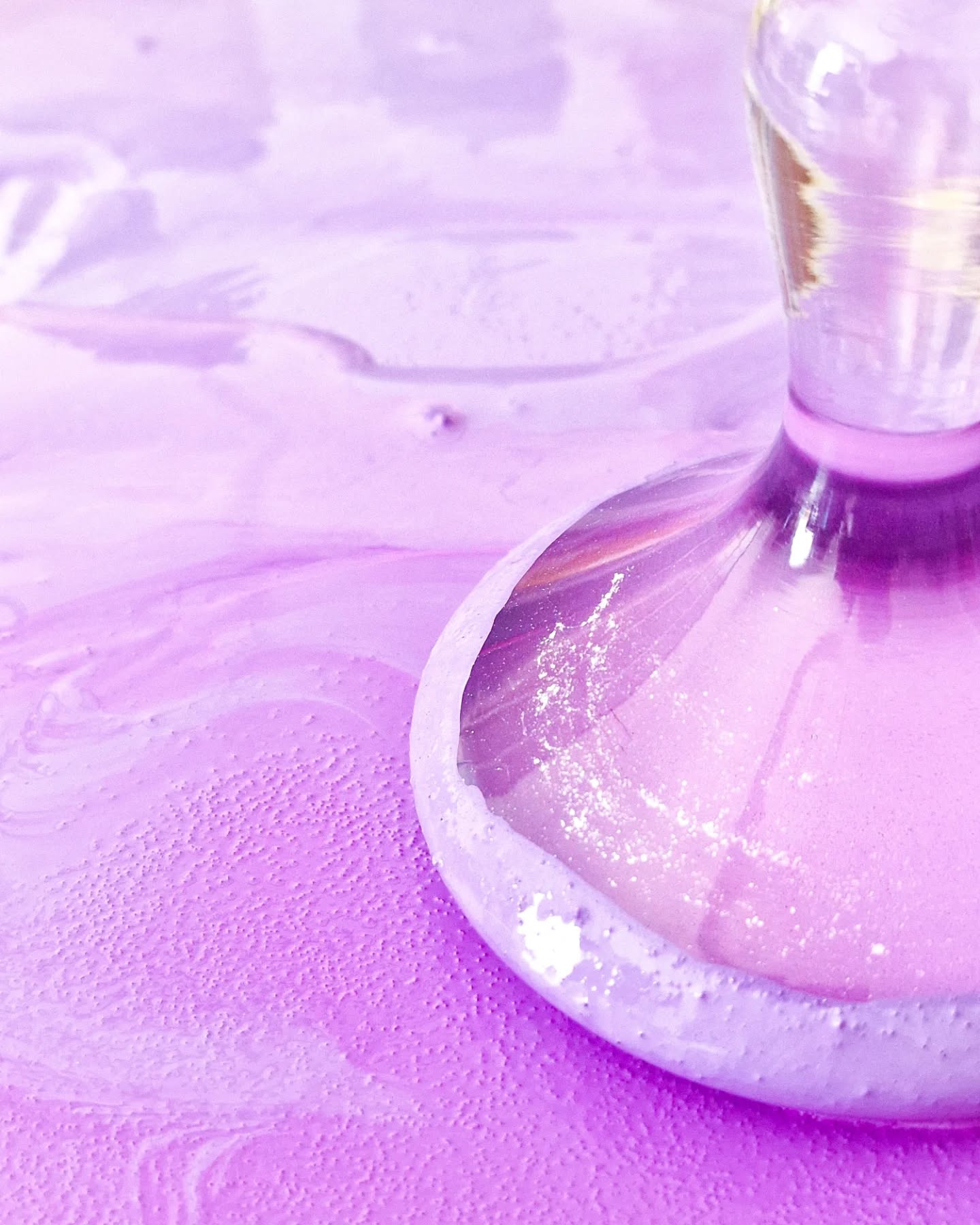 Grâce à @elisefrancisse il n'y a que du beau à l'atelier
Ça pète dans tous les sens, les couleurs explosent
Je vous laisse quelques photos pour vous mettre dans l'ambiance
Ça fait tellement du bien aux yeux ✨
#aquarelle #arcenciel #faitmain #faitenfrance #lepigmentarium #polychrome #peinture #aquarellefrance #aquarelleartisanale #aquarellepailletée #artisan #artisanatfrancais #peintureaquarelle