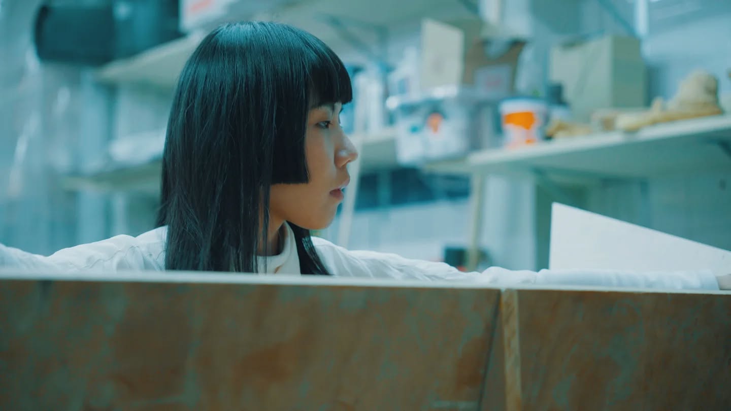 𝙈𝘼𝙆𝙀 𝙄𝙏 𝙁𝙄𝙏 artist in residence proces documentation of @tingyi_jiang at @instrumentinventors
📕 Merging speech, manifesto, concert, and ritual, 𝘔𝘢𝘬𝘦 𝘐𝘵 𝘍𝘪𝘵 builds a theatrical space where the phrase echoes as propaganda, repetition, and disruption.
Videography by me & @recitralph__