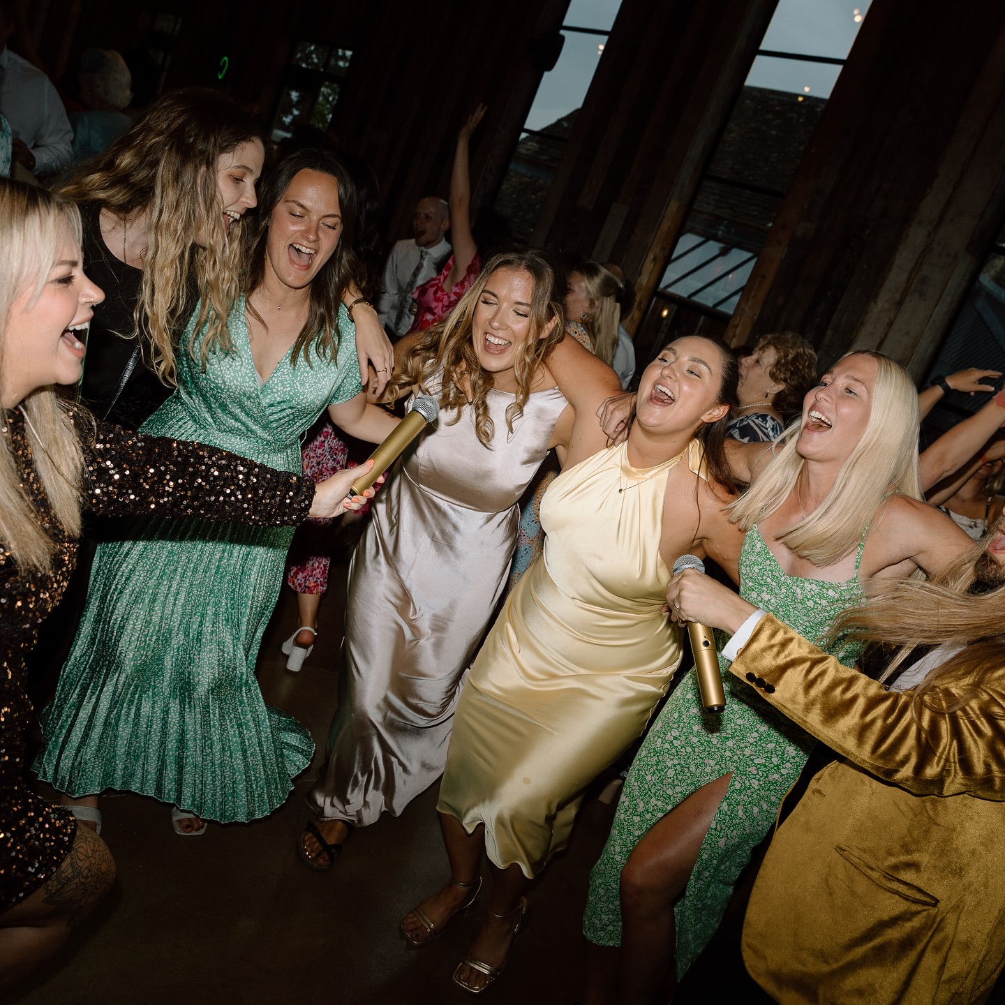 The one where the bride does the worm 💃🕺🪩🥂
Last night was filled with magic, love and laughter for Sophie & Tom and we’re so honoured to have bought the energy to the dance floor last night alongside dream team of suppliers too! Enormous thanks to the Wonderwoman @siobhanbealesphoto for these epic captures ❤️ 
Venue @hill_barn 
Co-ordinator @alongcamepollyweddings
Flowers @youngblooms
Gown @jennyyoonyc
Hair @hairbylucyphelps
MUA @hesterlilymakeupartistry
Video @jamesfreestonefilms
Day music @andyoverton_music
Cocktails @backyardmobilebars
Furniture @richardsoneventhire 
#Tuxfizz #ukweddingband #barnwedding #cotswoldwedding #weddingmusic #firstdance #firstdanceinspo #ukweddingplanning #weddinginspo #weddingcover #romanticweddingmusic #firstdancesong #firstdanceroutine #weddingband #functionband  #weddingsinger #twia #bridalgown #weddingsdress #weddingdancefloor #weddingdances #weddingdancechoreography