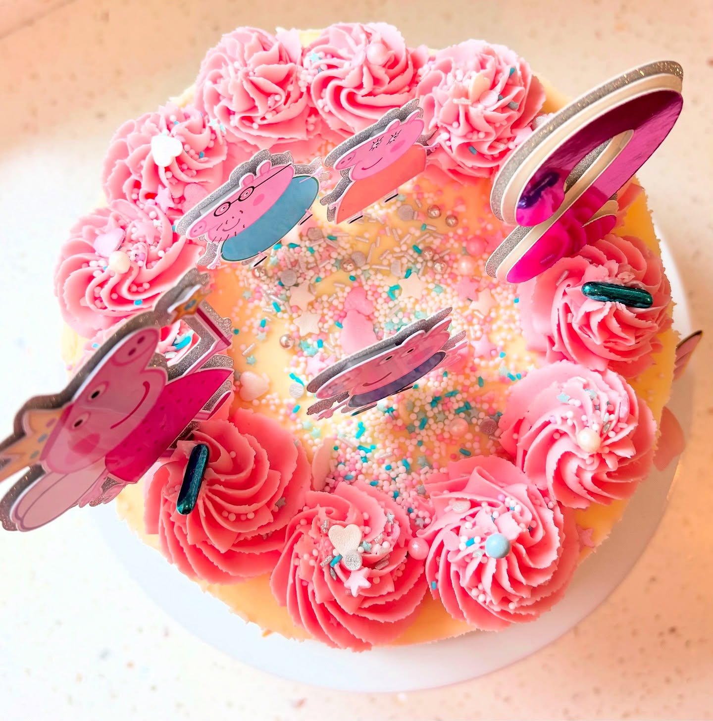 Unfortunately new little sister Evie was born too late to be included on this super cute Peppa Pig cake 🐷 🎉 Happy 2nd birthday to Sienna 🎈🧁
#peppapigcake #norfolkcakemaker #thorpestandrew #sprowston #norwich #oldcatton #thorpehamlet #thorpeend #rackheath #norfolkbusiness #norwichbusiness #norfolkcupcakes #norwichcakemaker #thorpestandrewbakery #norfolkcelebrationcakes