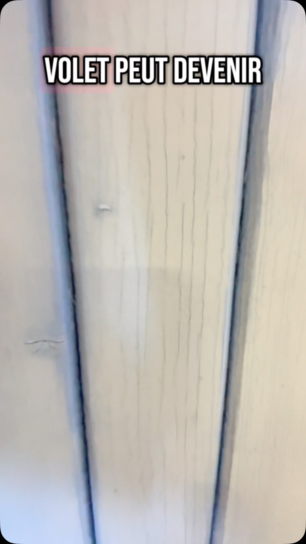 Aerogommage d’un vieux volet en pins avec une peinture ancienne #aerogommage #entrepreneur #peinture #bois #volets