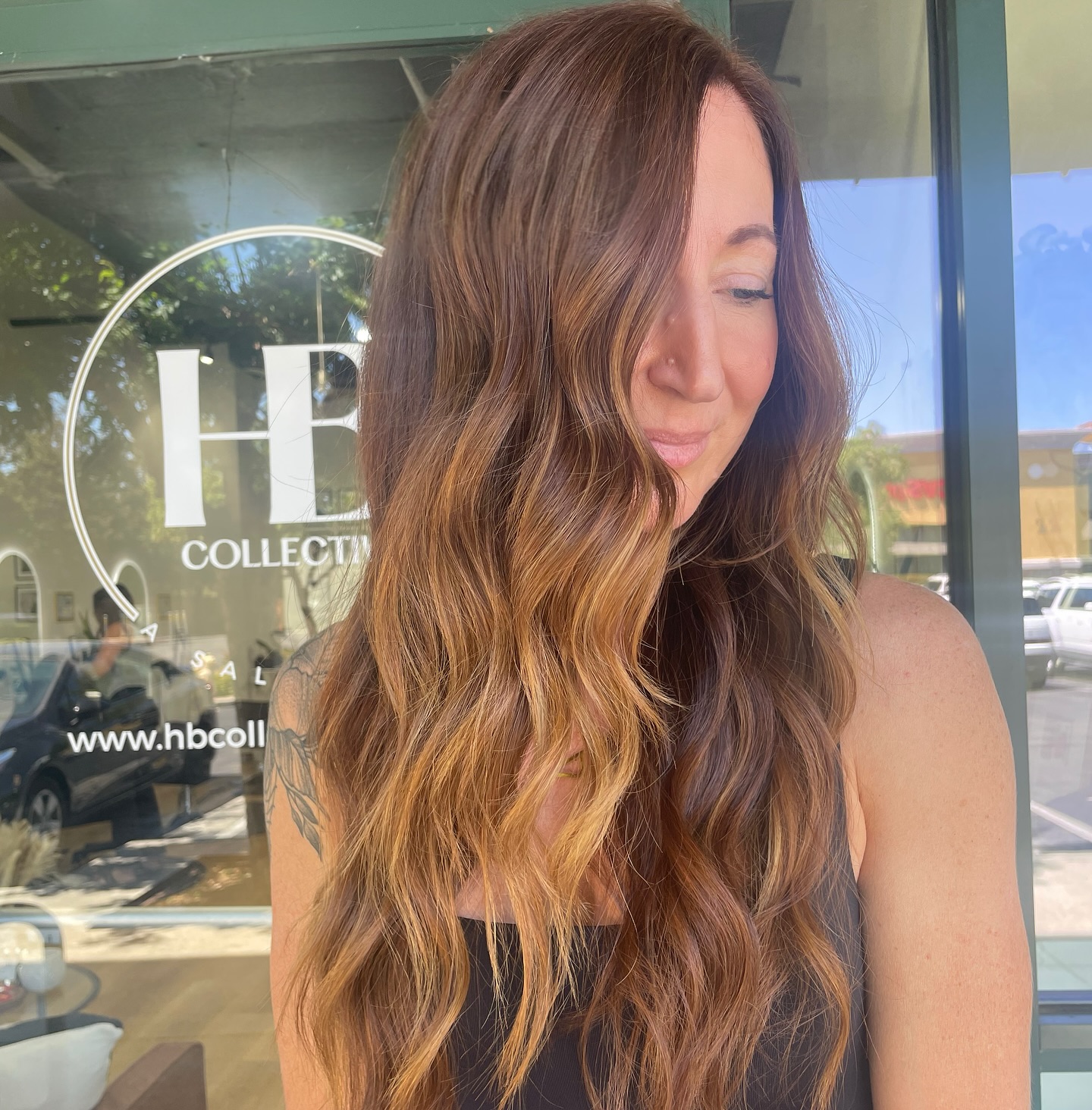 Being a redhead isn’t just about the hair. It’s a vibe, a spark, a bit of magic in the mundane. Here’s to all the fiery souls out there who light up the room just by being themselves. Keep shining, gingers! ❤️
Client: @chelsea.skinceuticals @chelsea.pearce6
Salon: @hbcollectivesalon