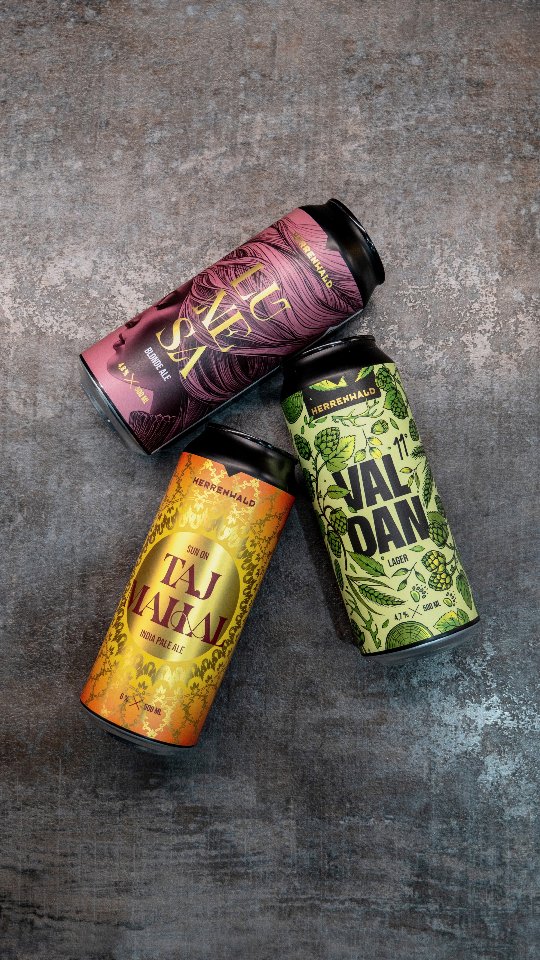 Toto nie je reklama na @kauflandslovensko – len sa úprimne teším, že dávajú priestor malým lokálnym pivovarom. 🍻
A vďaka tomu sa aj moje etikety môžu objaviť na pultoch veľkého supermarketu. 🛒
@herrenwald.pivovar ďakujem za dôveru a doterajšiu spoluprácu!
Vedeli ste, že v Kauflande nájdete aj remeselné pivká od lokálnych výrobcov? 👀#