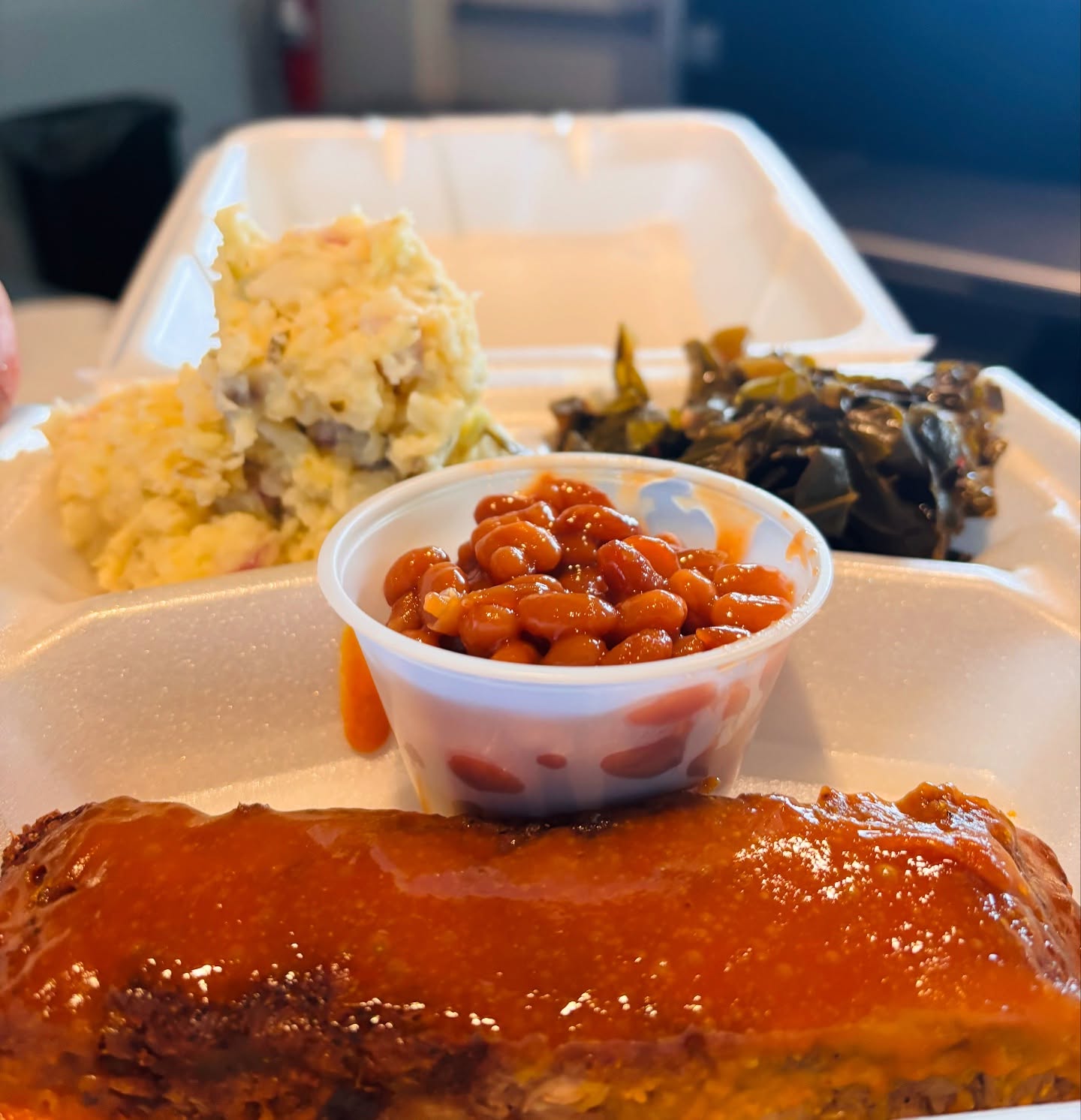 I hope everyone enjoyed the barbecue rib, bacon cheeseburger slider, pulled barbecue slider with apple slaw and the chili hot dog as well as the collard greens, baked beans, and potato salad. Lots of food full of flavor.
Next pop up on Juneteenth. Follow @veganeatswithbri or subscribe on my website, link in bio, to get updates!!
#veganeatswithbri
#veganbarbeque
#vegancatering
#veganribs
#vegancookout
#memorialdaybbq
#rvapopup
#rvavegan
#glutenfree
#rvavegans
