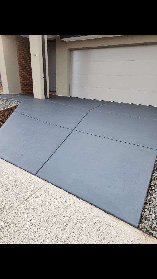 Driveway makeover 101.
Does your driveway resemble this? Fading? Flaking? Multiple products and colours over the years?
Avista's Waterbased Tintable Base Concrete Sealer is a simple solution to renewing your tired concrete around your home. Used in conjunction with Avista's Primer for sealed and unsealed surfaces, it's suitable for a wide range of applications!
#pressurewashing #concretesealing #homeimprovement #concretecleaning #dulux #avista