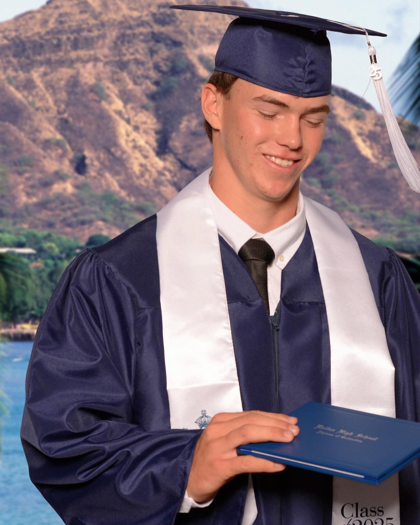 We got Makani’s Grad 🧑🎓 photo’s back 🤗 And now I can pair it with his preschool graduation picture ❤️❤️❤️