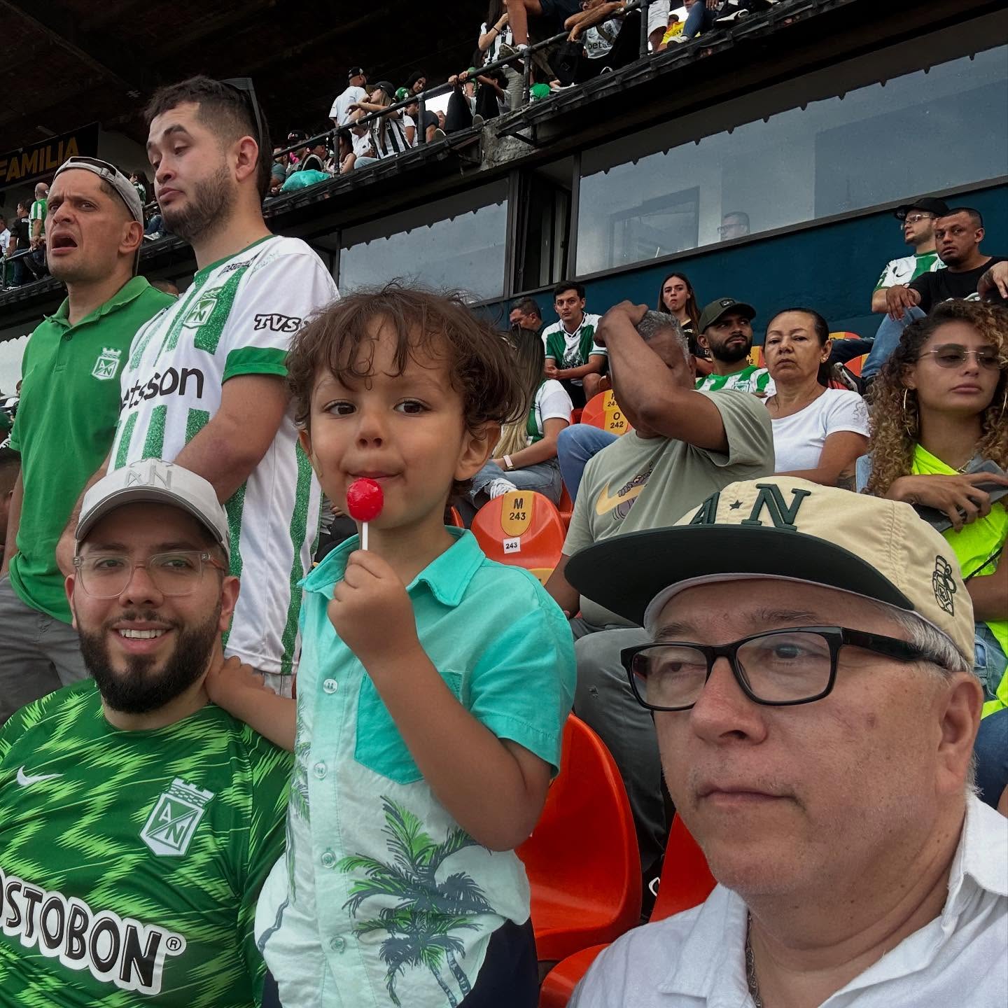 3 generaciones verdolagas #SDVSF
Vamos Verde!!!! 💚⚽️