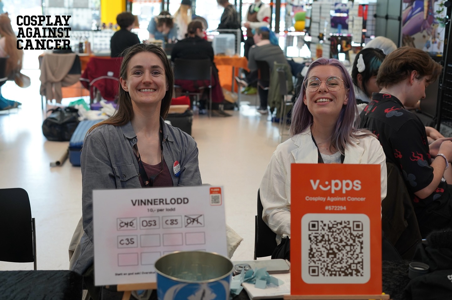 @cosplayagainstcancer CAC, er et norsk initiativ fra cosplay miljøet i støtte til Prevent Cancer Foundation.
De er en super gruppe og har alltid noe gøy på lur på cons. Vanligvis har de med seg en skokk med drager, men i år kan det være du finner en større mengde kuer enn et vanlig Kazu-con.
«Help us help others», kom å besøk standen deres på Kazokucon og spre informasjonen om dem og deres arbeid