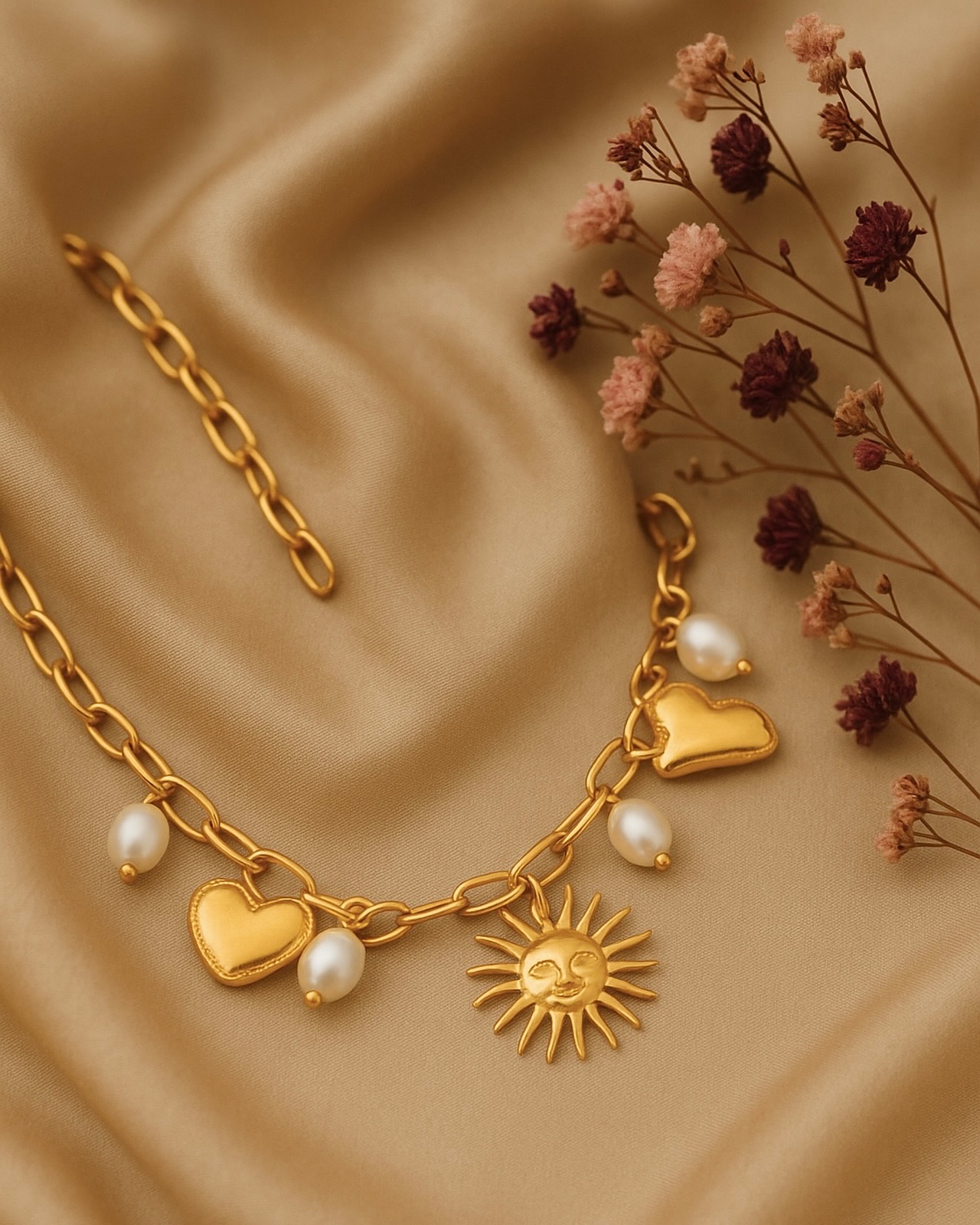 ✨ Solis, la nostra collana più amata ✨
Un inno alla luce, alla femminilità e all’eleganza senza tempo.
Cuori dorati, perle delicate e un sole che custodisce uno sguardo, simbolo di energia e rinascita.
Perfetta da indossare da sola o da abbinare ad altri gioielli Nicaré, per raccontare la tua storia con stile.
🌞 Fatta a mano con amore
💫 A breve di nuovo disponibile sul nostro shop www.nicarejewels.com
#NicaréJewels #GioielliArtigianali #CollanaSolis #EleganzaAutentica #GioielliConSignificato #MadeInSicily