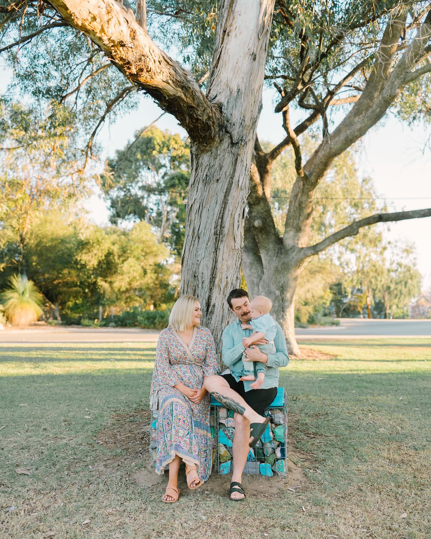 Honestly, I wasn’t prepared for the level of cuteness this family brought to Bakers Square. There was sunshine, laughter, and a baby so delighted with life I nearly cried (but kept it professional, of course). Just one of those afternoons where everything felt a bit magical and you go home smiling like a lunatic. #perthphotographer #familyphotos #happyheart #lifestylephotographer #hamiltonhill #soulfocus @teneillb