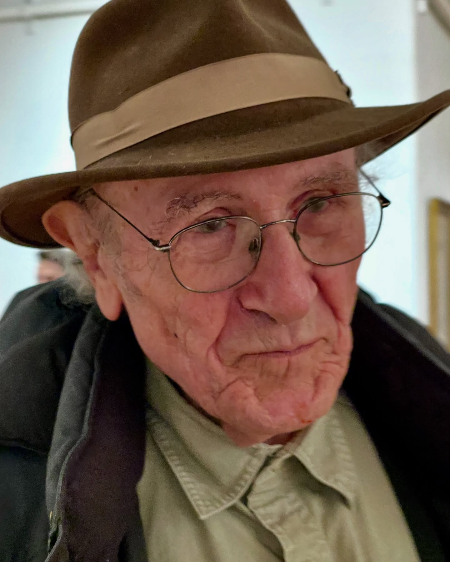 People
The people of New York are its heartbeat—diverse, dynamic, and endlessly expressive. In a single frame, you might catch a Hasidic man in Williamsburg, a drag performer in the Village, or a tech entrepreneur in Dumbo. Each face is a story, each gesture a clue. The city’s density creates unexpected intimacy, and your images may reveal how strangers coexist with surprising grace.