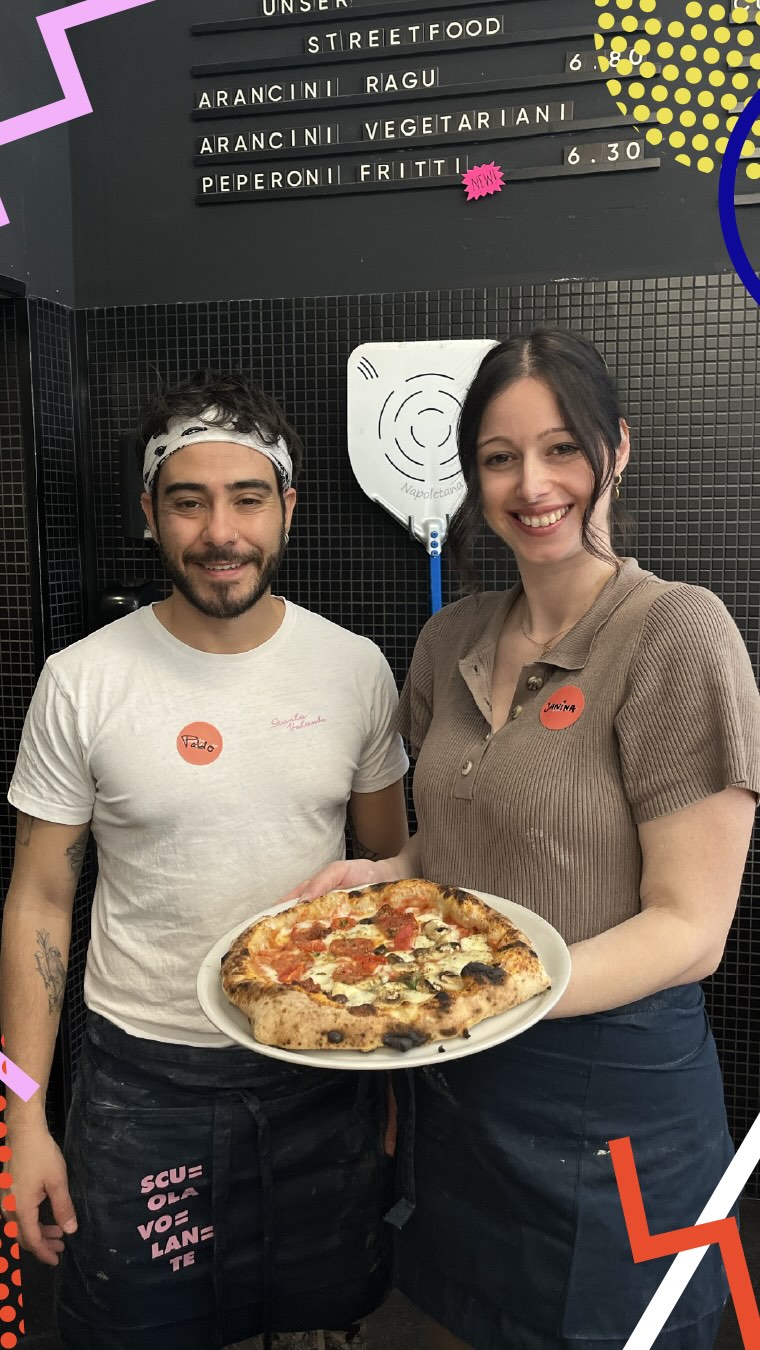 Ever dreamed of crafting your own Neapolitan pizza from scratch? 🍕🔥
At Scuola Volante, you get hands-on experience—stretching the dough, adding your favorite toppings, and baking it to perfection in a real pizza oven.
Join us and turn that dream into a delicious reality!
#scuolavolante #pizzaschool #pizza #thepizzaguy #discovolante #prontovolante #wien #pizzaworkshop #viennaactivities #pizzaworkshops #foodie #pizzalovers #cookingschool #pizzatime #pizzaexperience #neapolitanpizza #viennafoodie #woodfiredpizza #handsoncooking #pizzaparty #teamevent #outdoorcooking #pizzavibes