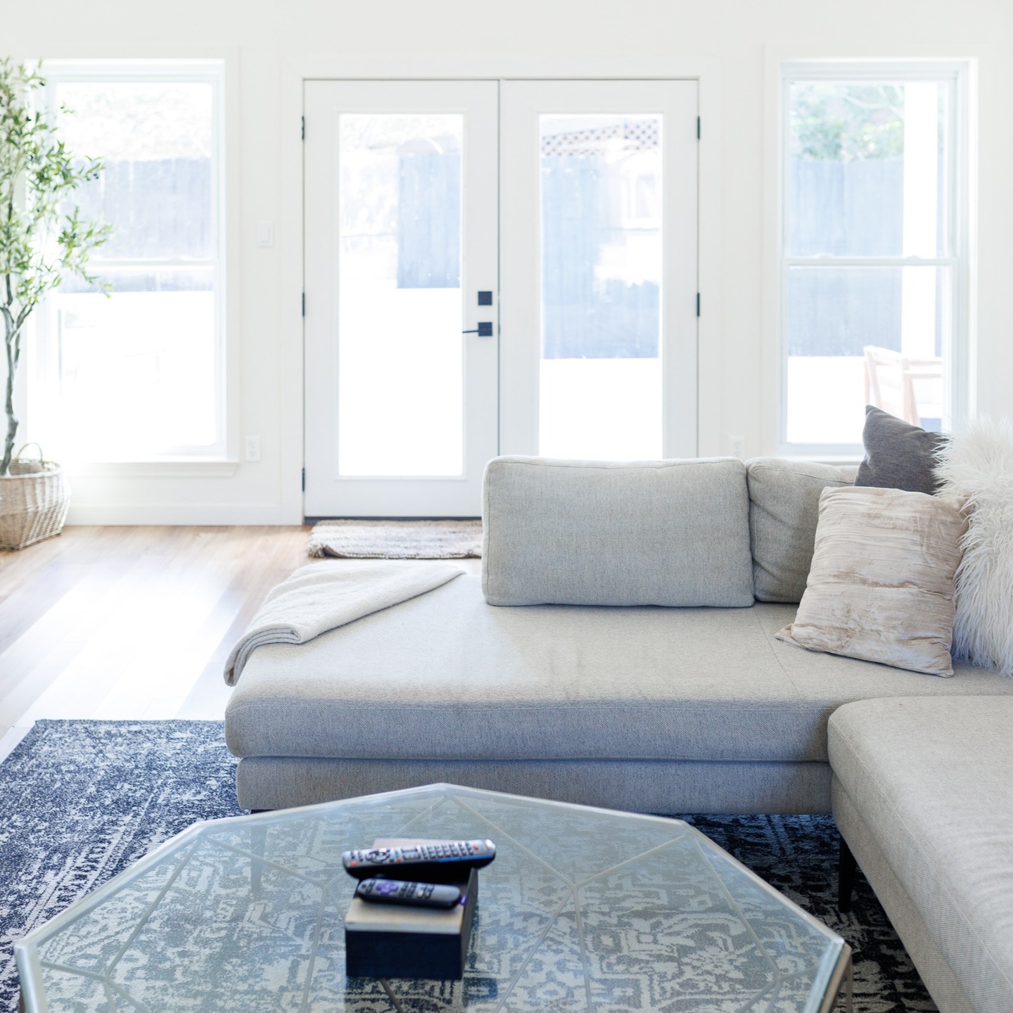 A tidy home with kids? Yes! It’s possible!
Messes happen—especially in busy households—but with simple organizing systems in place, resetting your space at the end of the day (or week) doesn’t have to feel overwhelming.
✅ Easy to reset
✅ Kid-friendly systems
✅ Peace of mind, every day
Pairing a regular cleaning service with professional organizing = a home that stays tidy—even when life gets messy.
📦 Need help setting up those systems? Let’s chat.
#OrganizedHome #FamilyLife #ProfessionalOrganizer #CloudyToClear #DeclutterYourHome #TidyLiving #ResetYourSpace #BusyMomLife