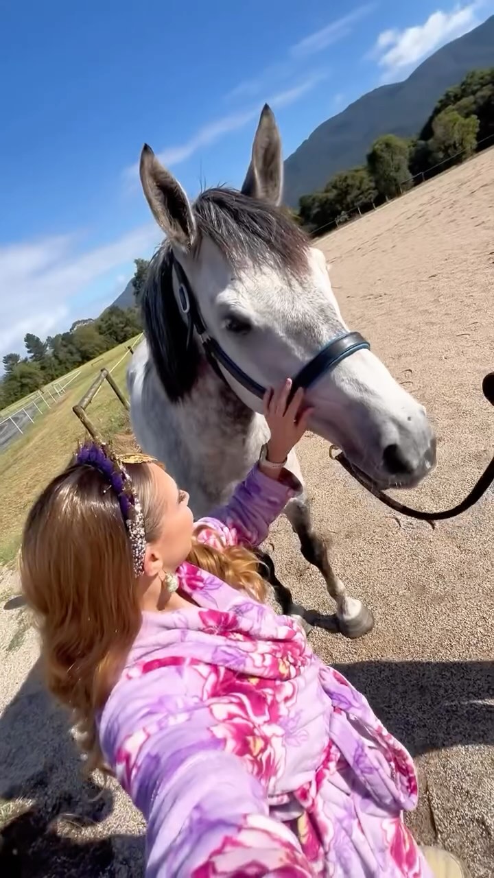 Lights, camera, canter! 🐎
This stud and I are serving serious main character energy — can’t wait to share more bts from this dreamy shoot 🦄✨
On shoot with @unicornandcooz
Featuring Bisou, trained by @caitlynkiekebosch
#FantasyPhotoshoot #ModelLife #HorseLover #BehindTheScenes #CostarGoals #EquestrianMagic #MythicalVibes #MermaidOnLand #PhotoshootPrep #ReelMagic #MelbourneMermaid #RealMermaid