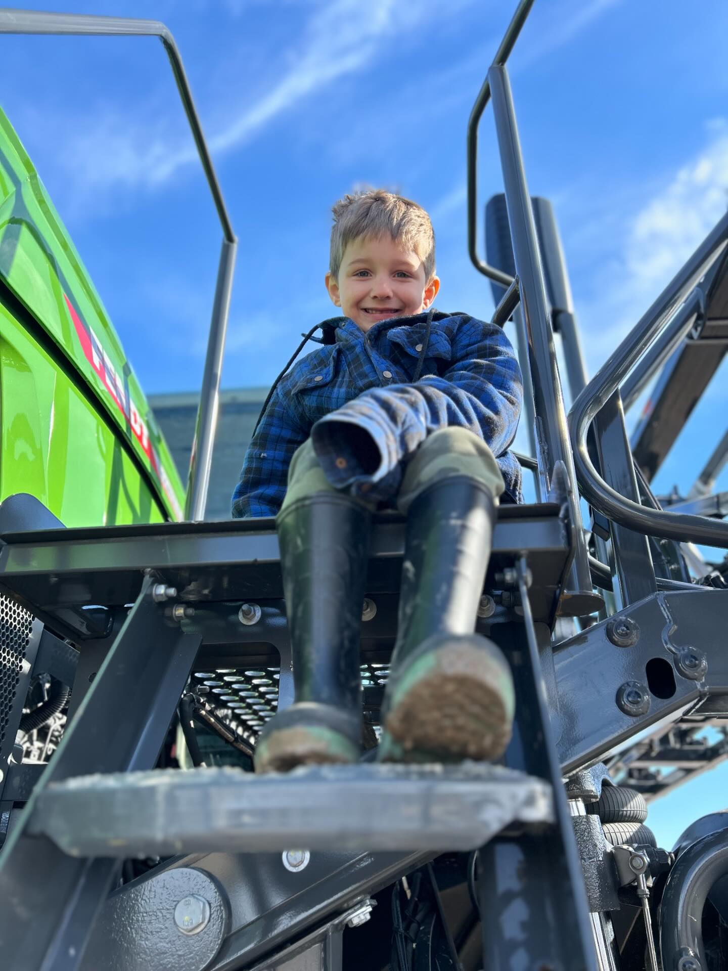 We’re all sunshine, sprayers & smiles over here! ☀️ 😃