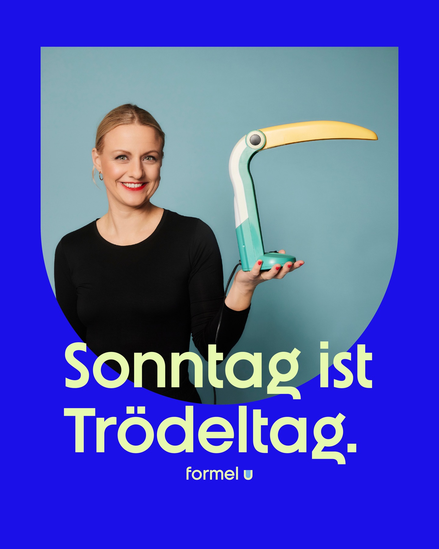 Sonntag ist Trödeltag.
Emotional – und einkaufstechnisch.
Langes Frühstück. Keine Eile. Keine Einkaufsmeile.
Stattdessen: stöbern, staunen, suchen und finden.
Die pinke Steppjacke von Oma.
Das Leonardo-Gläserset aus den 90ern.
Die Vase mit kleinem Sprung – die ich trotzdem haben will.
Trödeln entschleunigt.
Trödeln erzählt Geschichten.
Trödeln ist einfach ein großartiges Wort.
Mein Highlight?
Eine Kult Tukan-Tischleuchte aus den 80ern - für genau 1 €.
Kitsch? Kunst? Ganz egal. Sie macht mir gute Laune.
Vielleicht liegt das beste Stück für dein Zuhause nicht in irgendeinem Warenkorb.
Sondern zwischen Bücherstapeln und bunten Siku-Autos ◡̈
→ Und du? Was war dein schönster Trödelfund?
#thriftingfinds #secondhandstyle #kult #designerstück