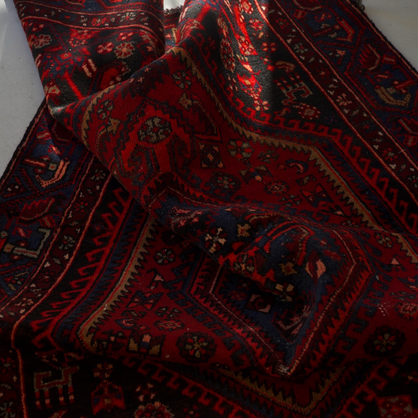 Let's show some Persian red touch?