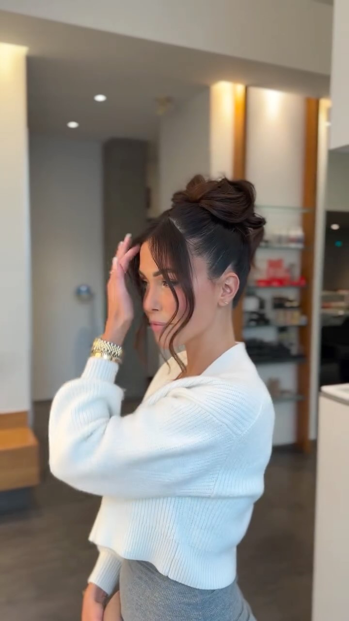 Updo with soft face-framing bangs
#TorontoHairstylist #BridalHair #UpdoInspo #SoftGlamHair #updo #hairstyle #glamhair #updohairstyles #fyp